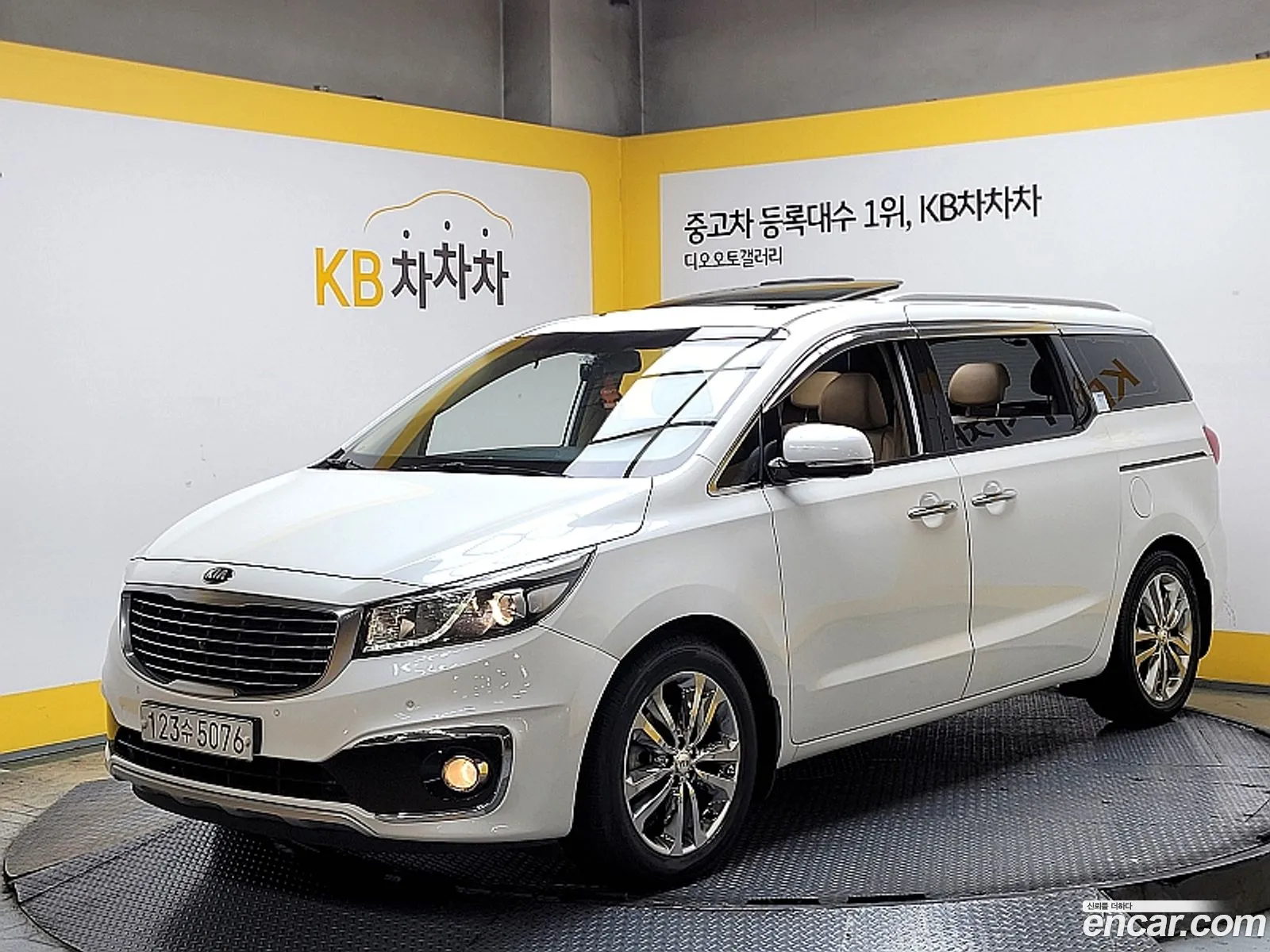 Kia Carnival Gasoline 9-Seater Noblesse 2017 - фотография 19642822