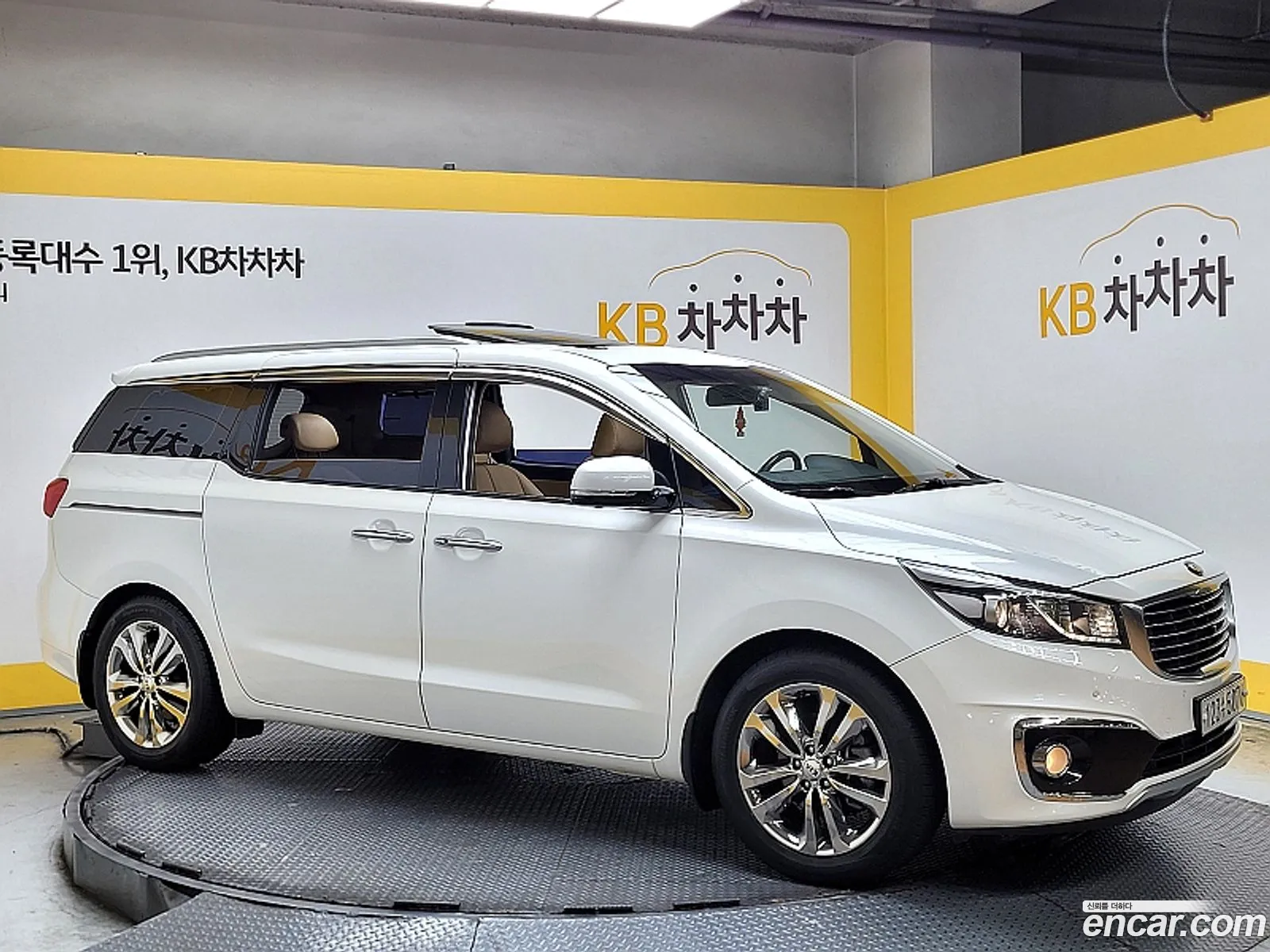 Kia Carnival Gasoline 9-Seater Noblesse 2017 - фотография 19642823