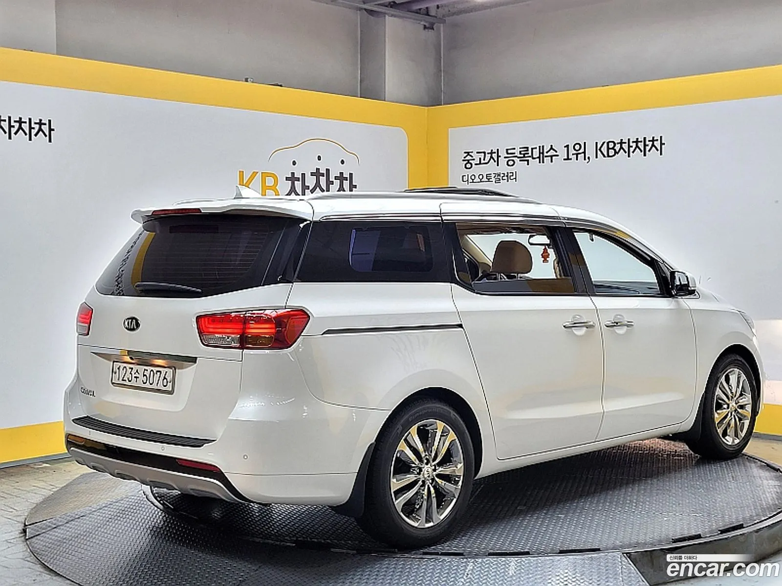 Kia Carnival Gasoline 9-Seater Noblesse 2017 - фотография 19642824