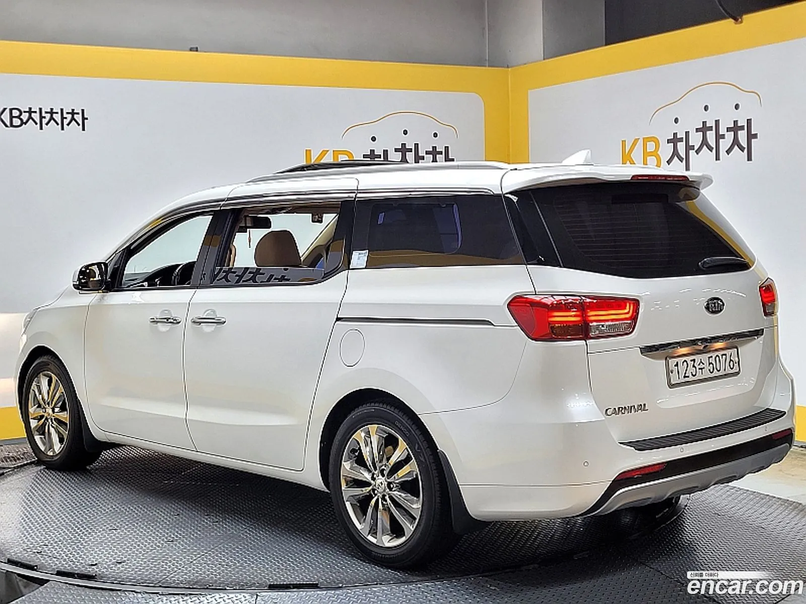 Kia Carnival Gasoline 9-Seater Noblesse 2017 - фотография 19642825
