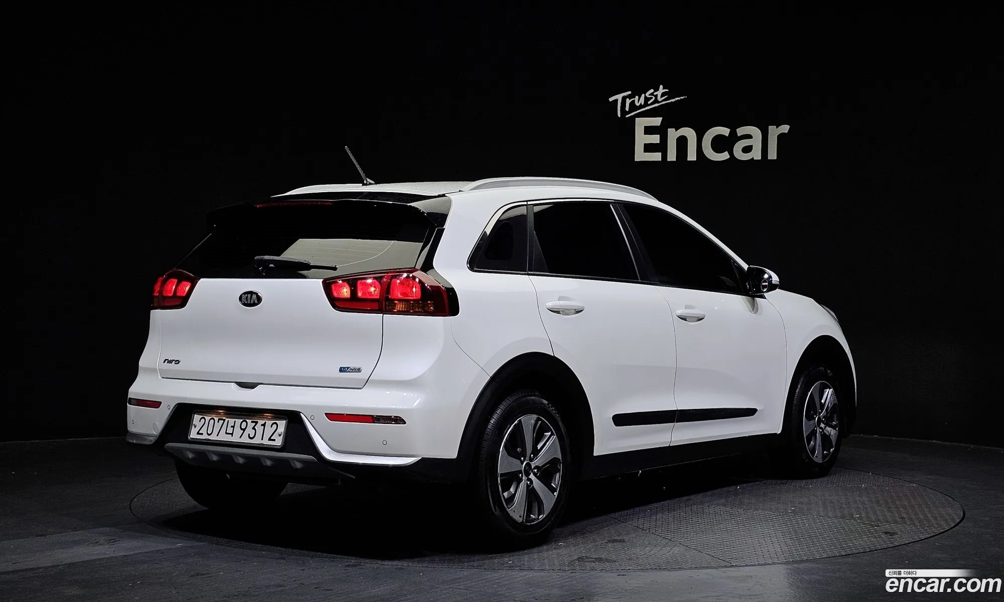 Kia Niro I Luxury 2018 - фотография 11408500