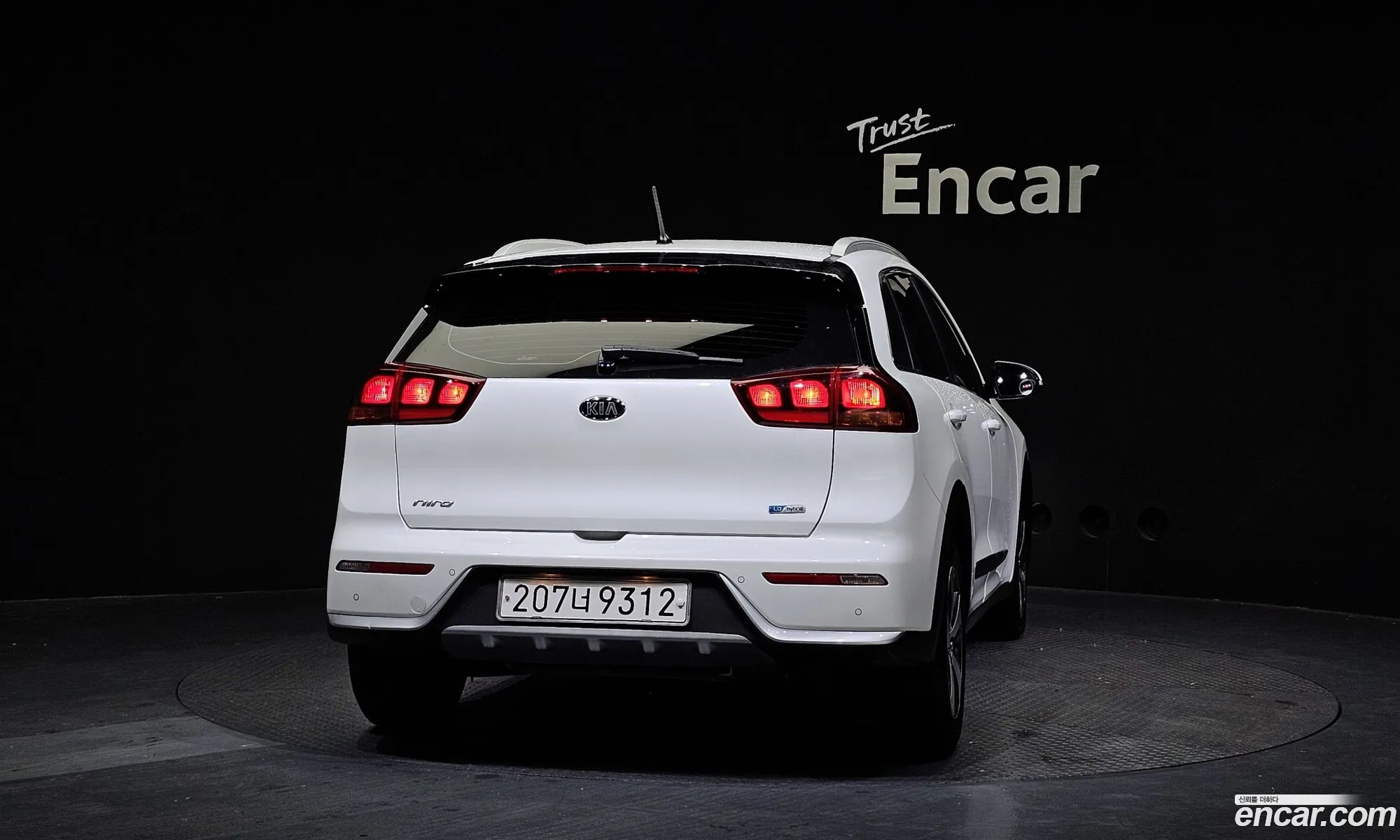 Kia Niro I Luxury 2018 - фотография 11408504