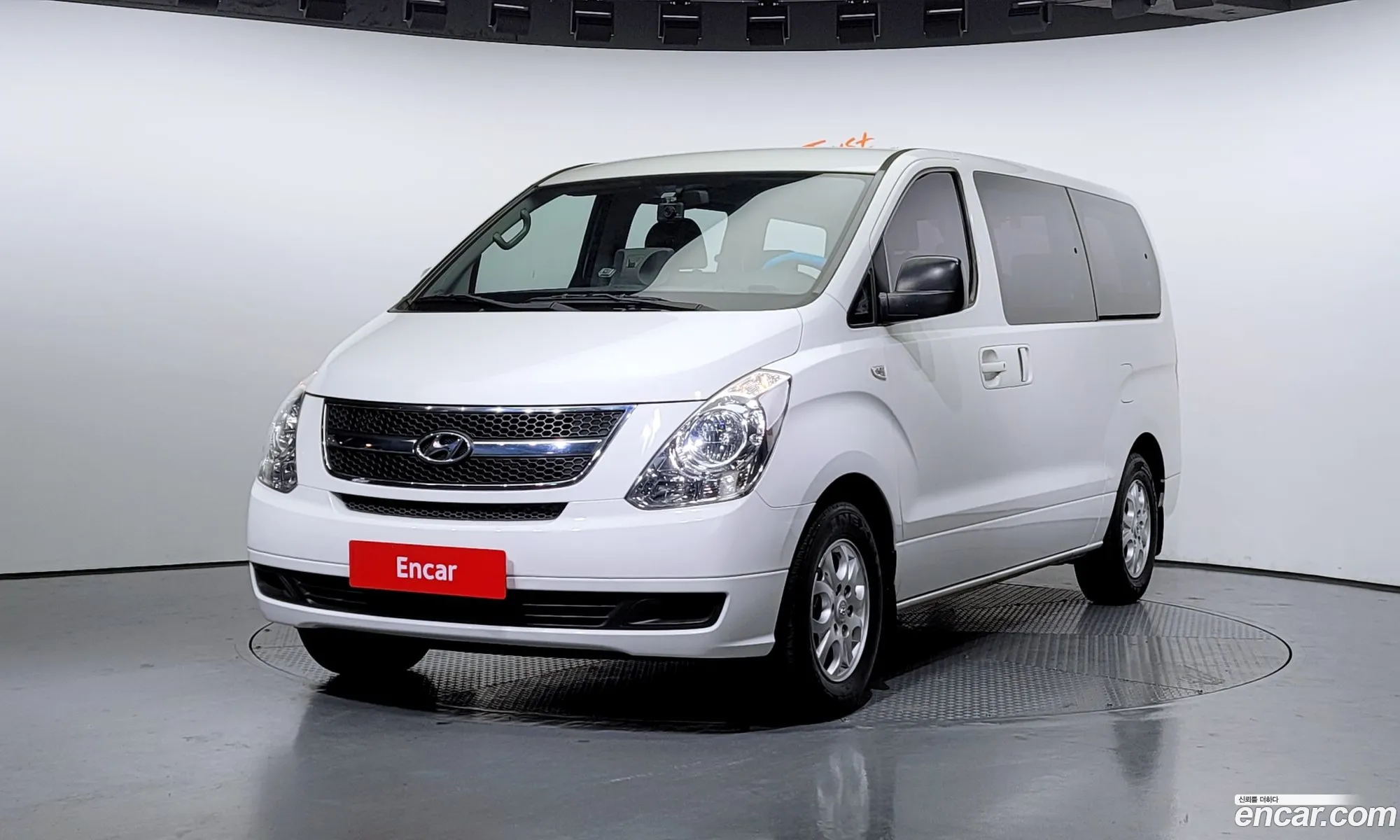 Hyundai Starex 12-Seater Wagon 2015 - фотография 11850054