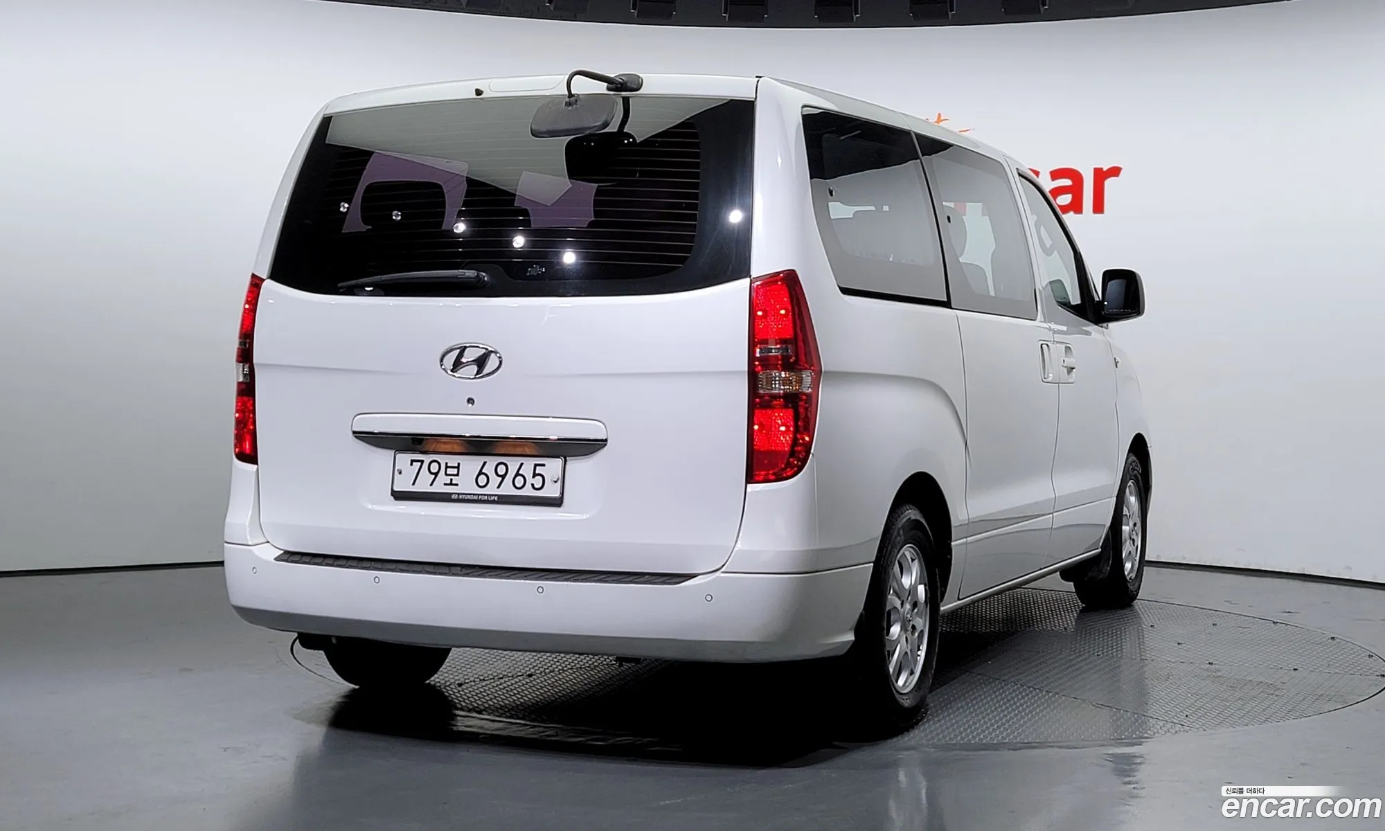 Hyundai Starex 12-Seater Wagon 2015 - фотография 11850055