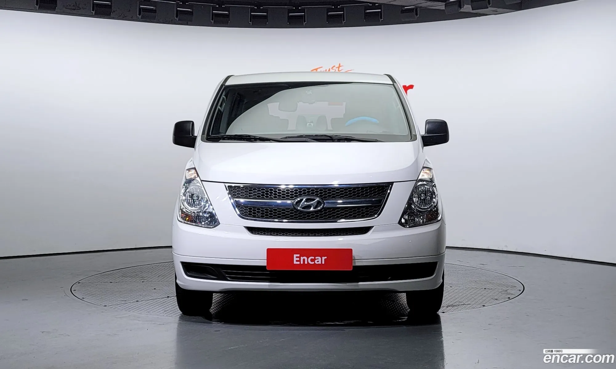 Hyundai Starex 12-Seater Wagon 2015 - фотография 11850056
