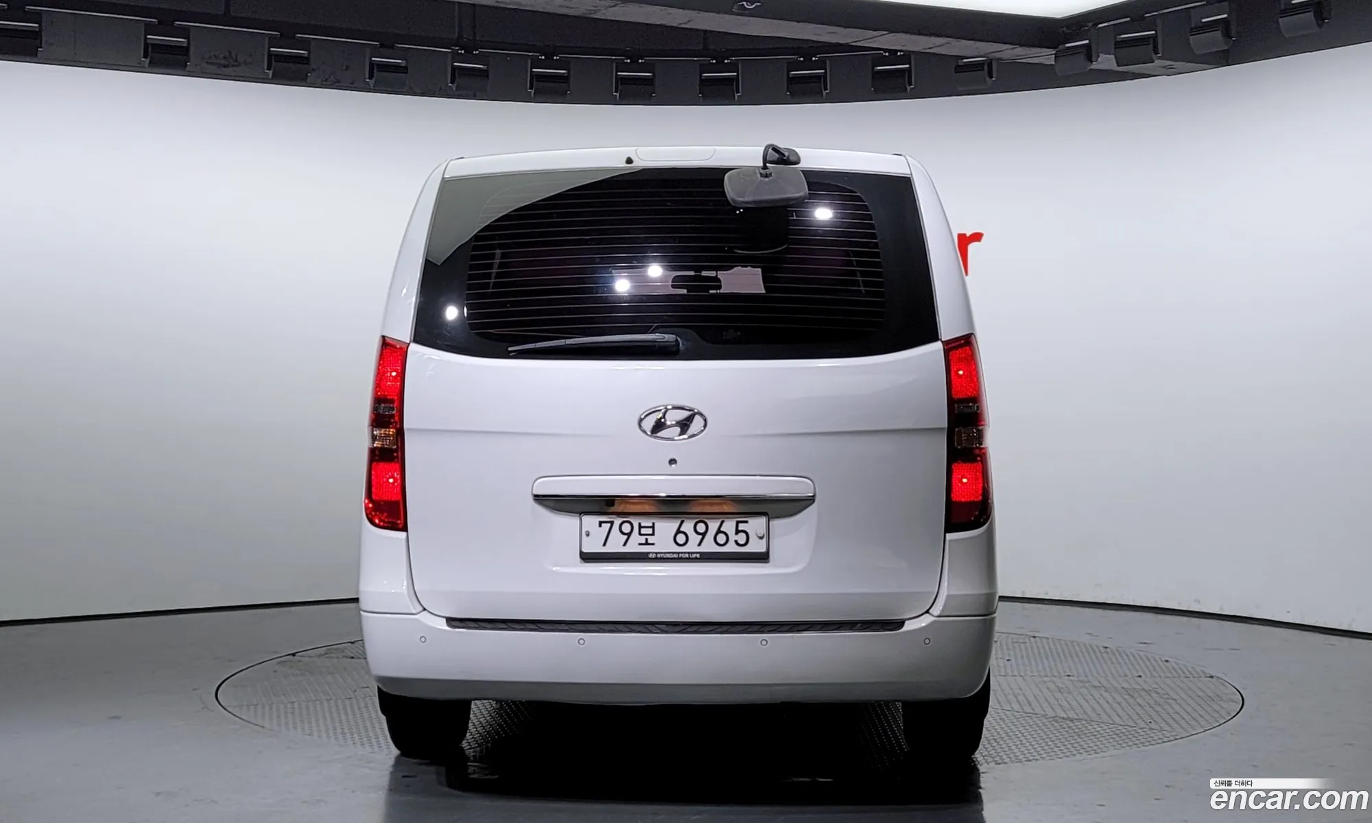 Hyundai Starex 12-Seater Wagon 2015 - фотография 11850057