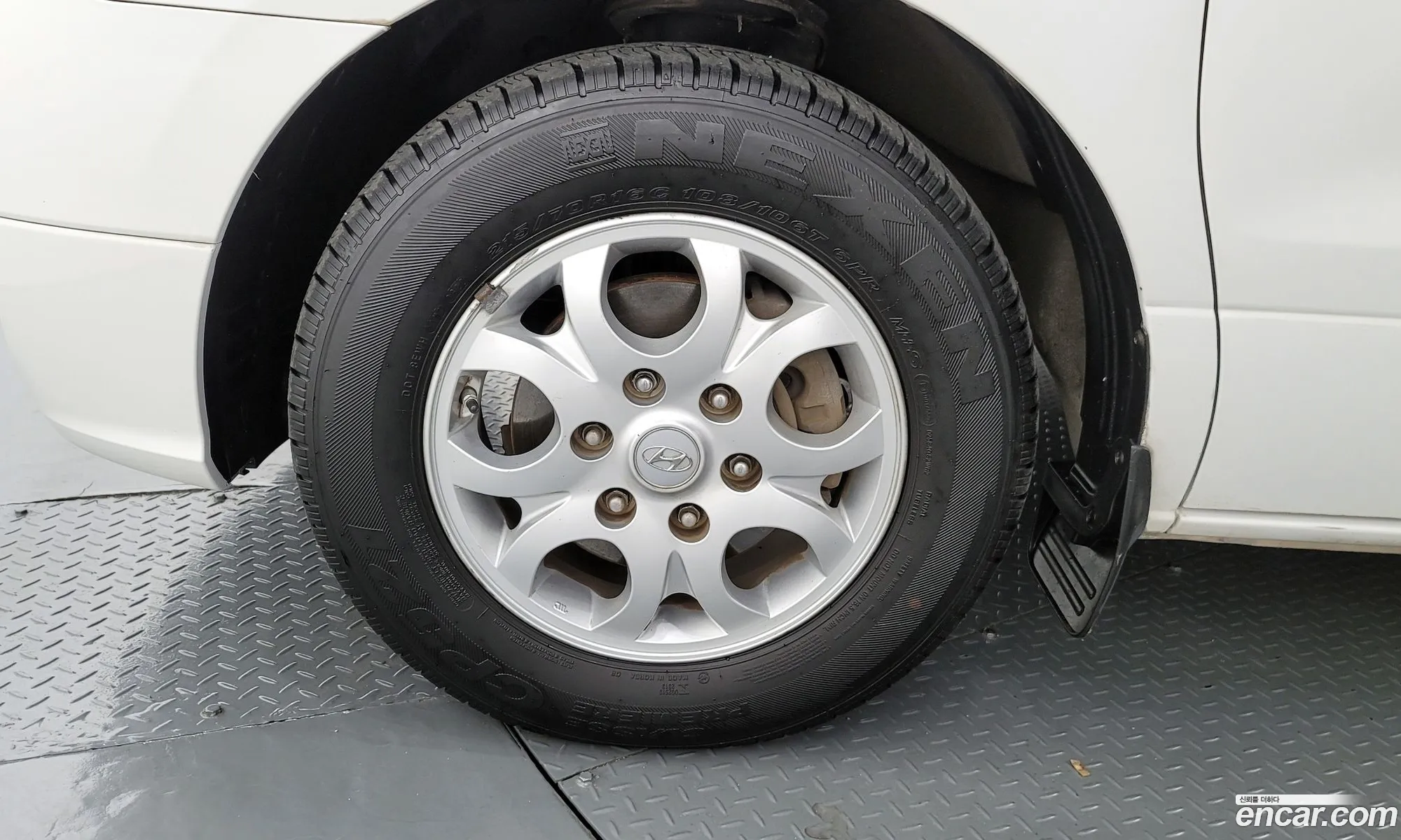 Hyundai Starex 12-Seater Wagon 2015 - фотография 11850058