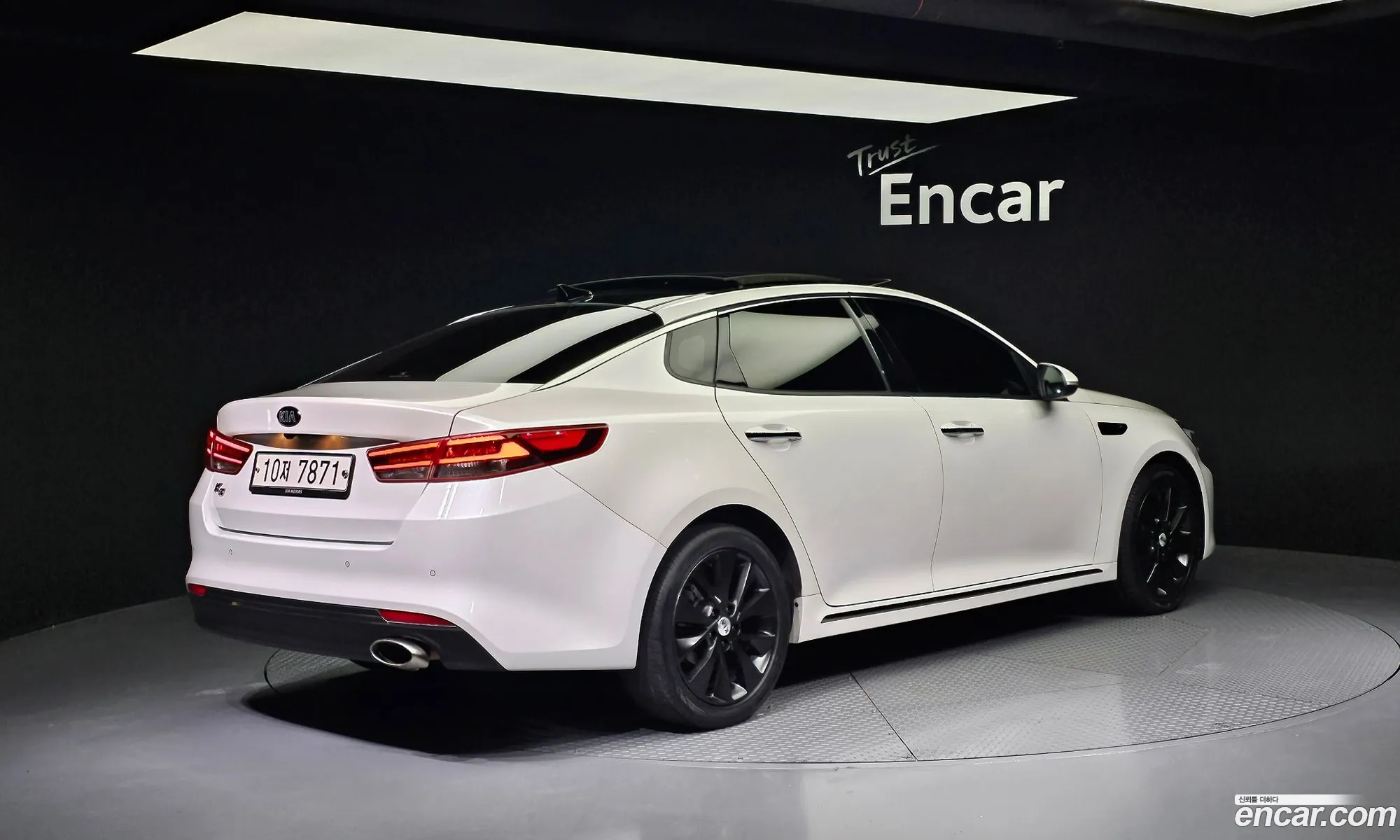 Kia K5 Ii 20Sx 2017 - фотография 12001011