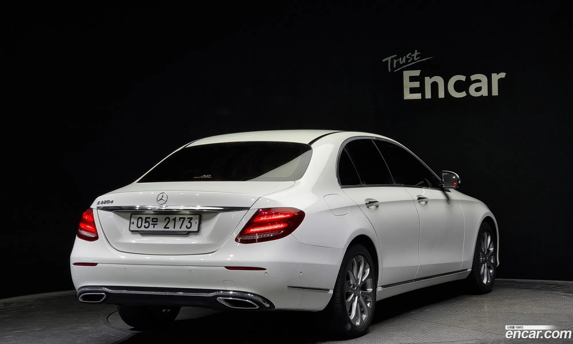 Benz E-Class W213 E220D Exclusive - фотография 12282492
