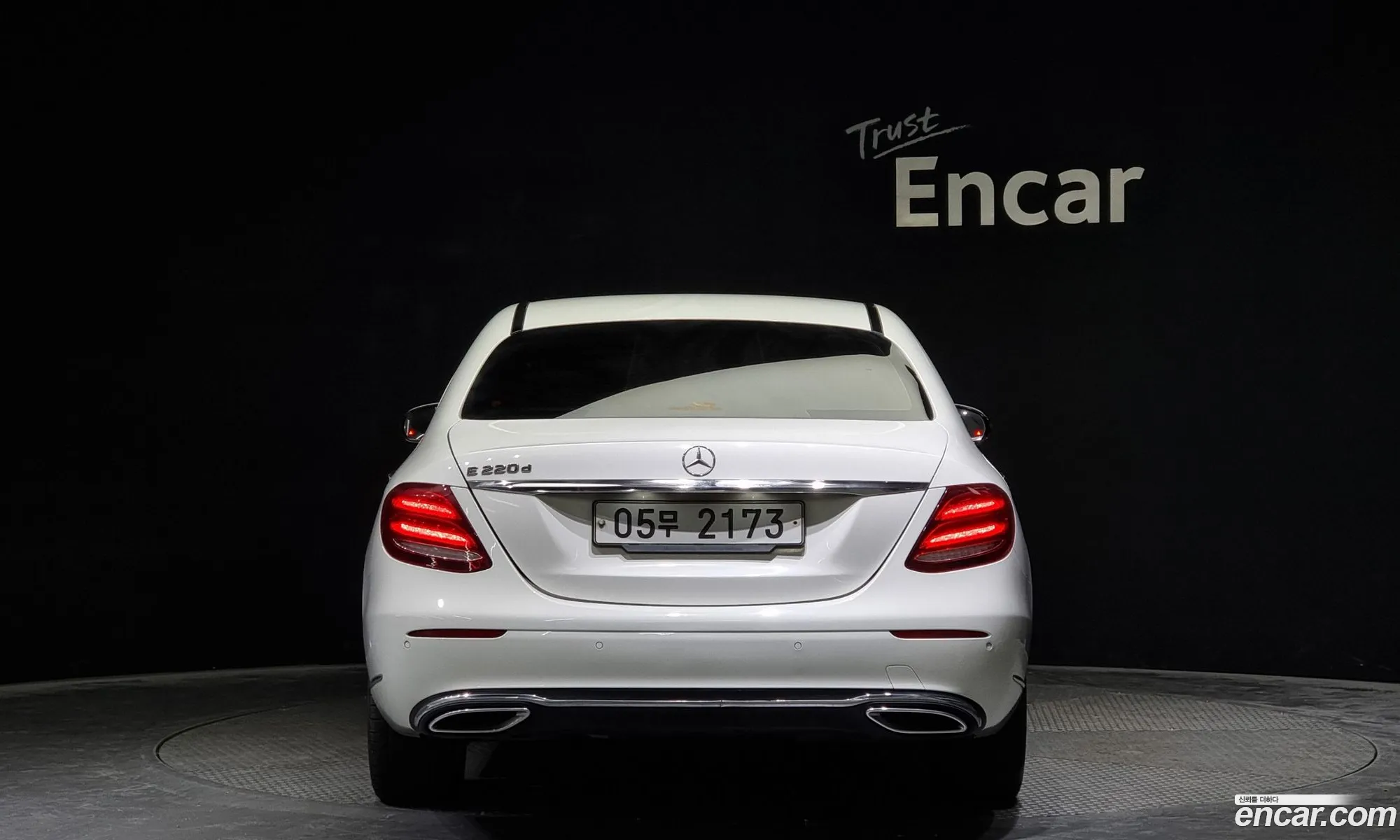 Benz E-Class W213 E220D Exclusive - фотография 12282494