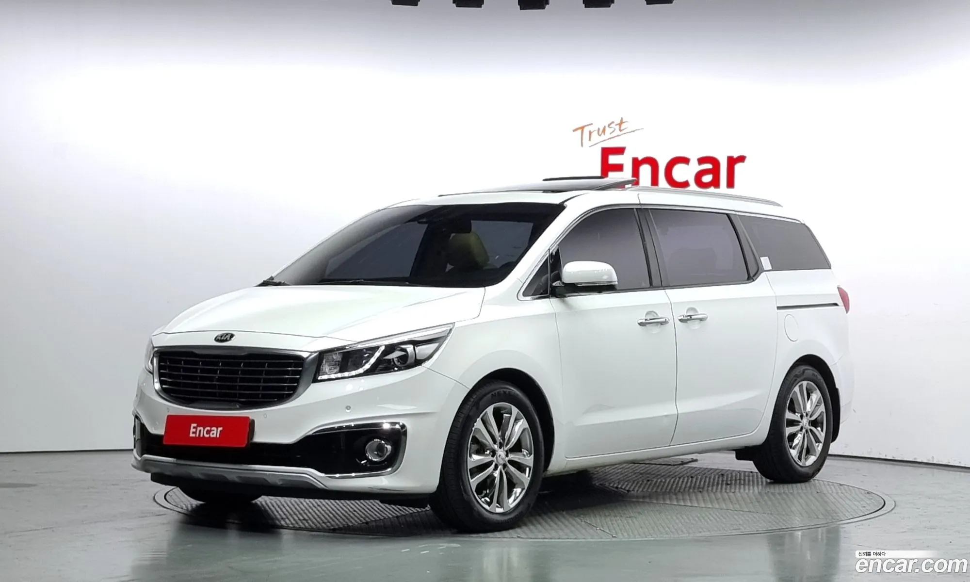 Kia Carnival 7-Seater Limousine 2016 - фотография 11940303