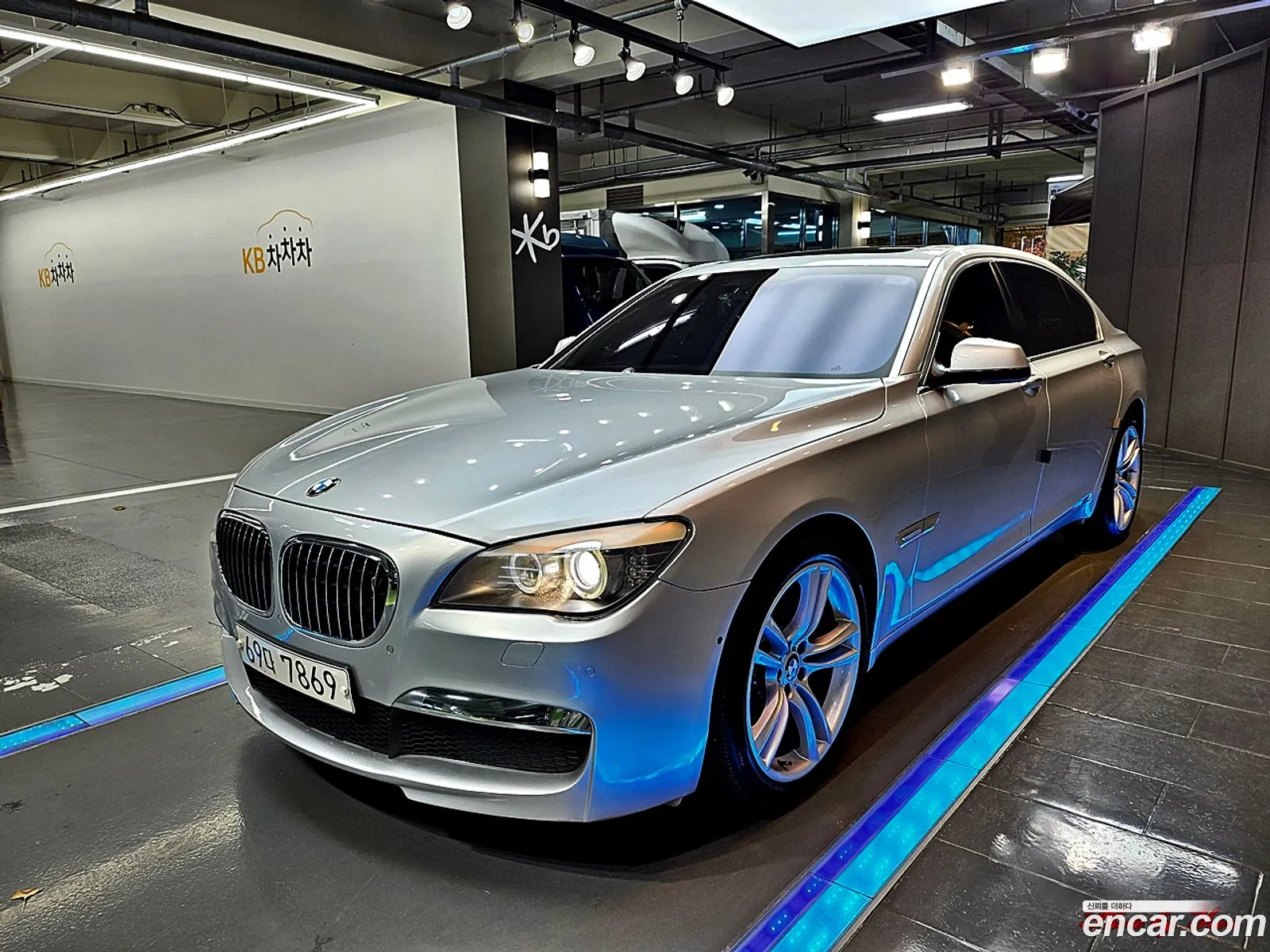 BMW 7Er V F01F02F04 750Li M Sports 2010 - фотография 12860876