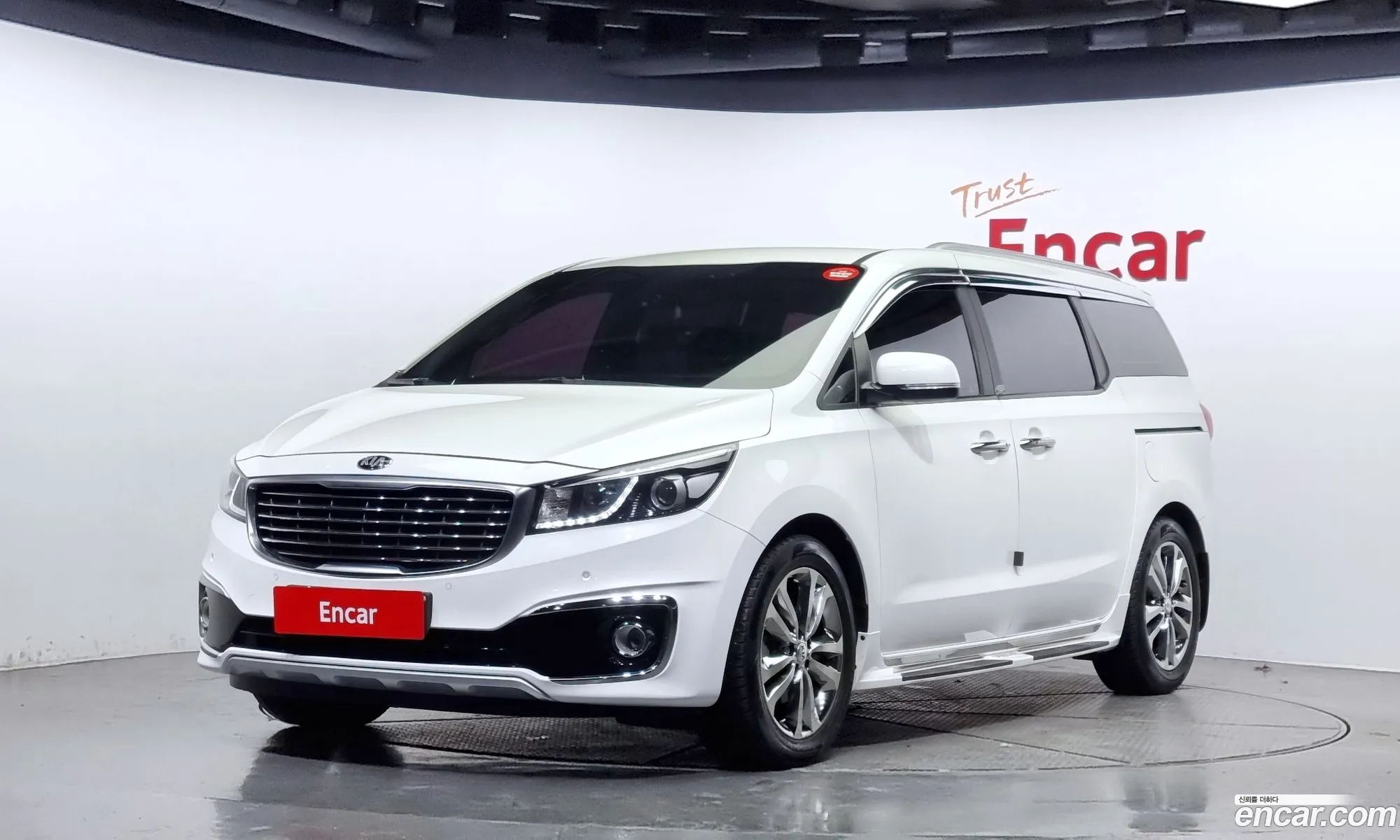 Kia Carnival 9-Seater Prestige 2016 - фотография 13565650