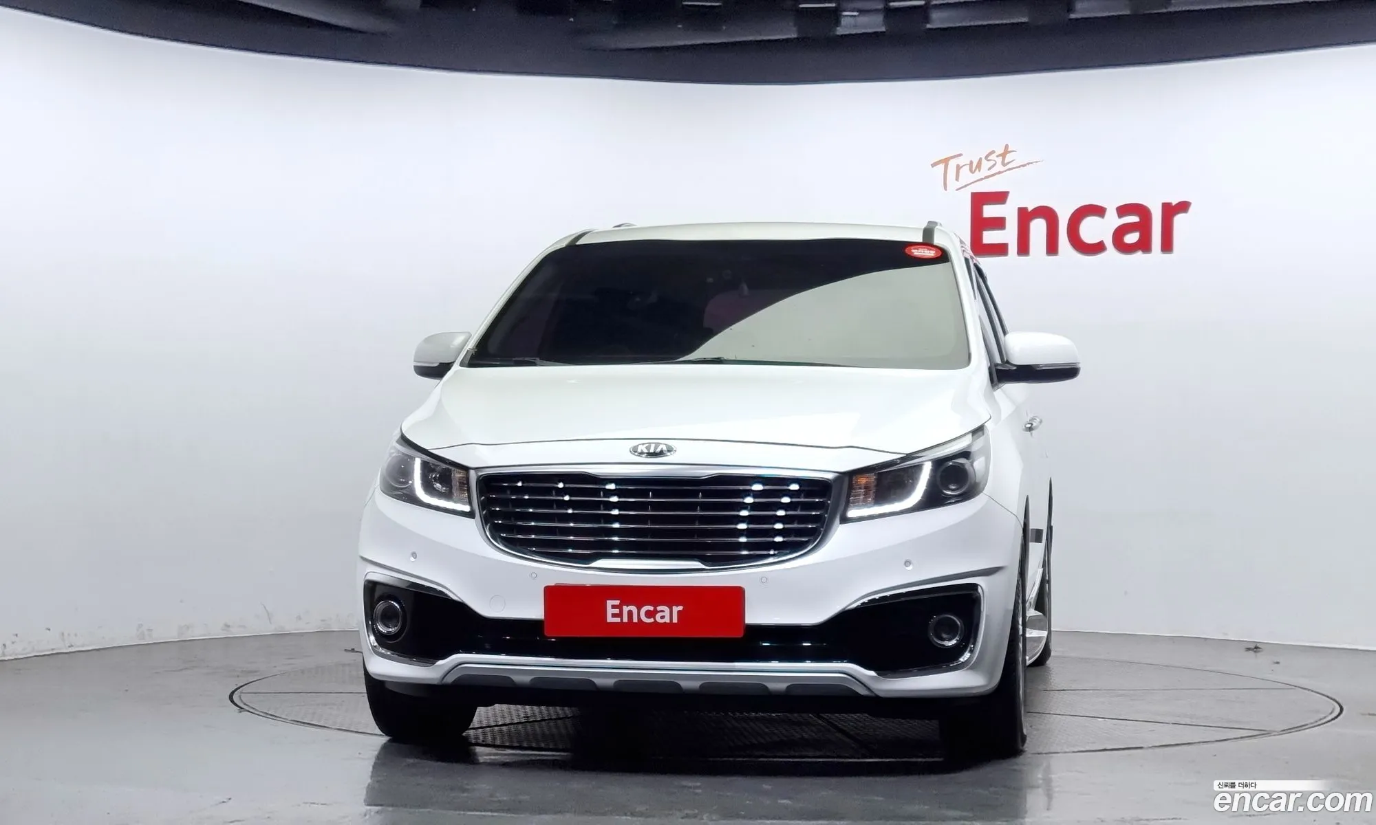 Kia Carnival 9-Seater Prestige 2016 - фотография 13565652
