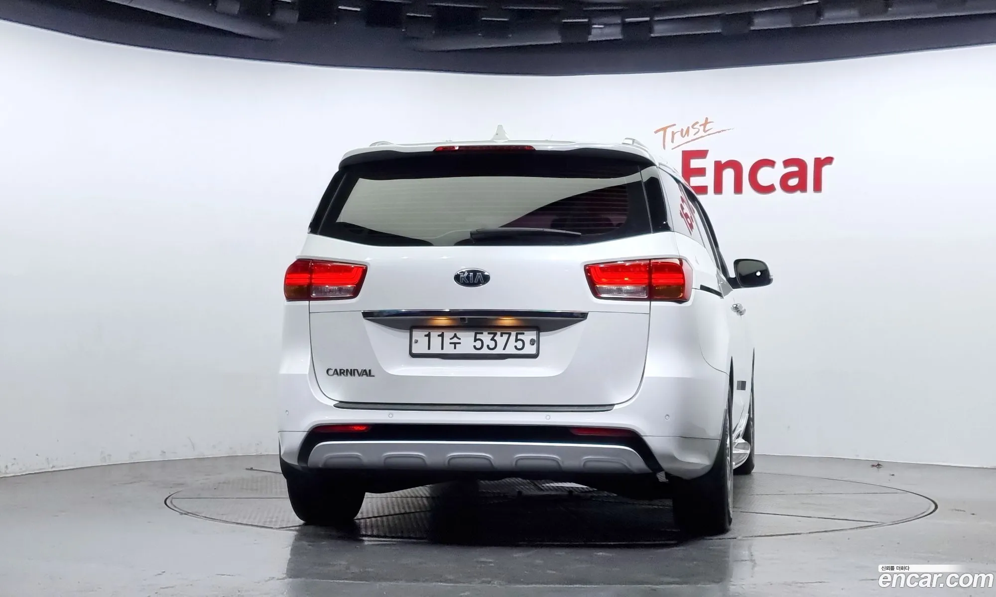Kia Carnival 9-Seater Prestige 2016 - фотография 13565653