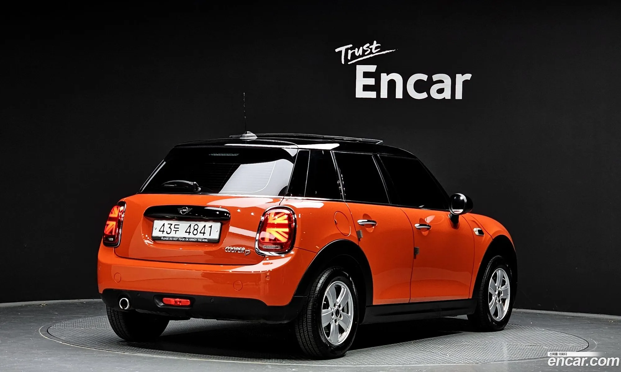 Mini Cooper 5-Door Basic Model 2019 - фотография 4615900