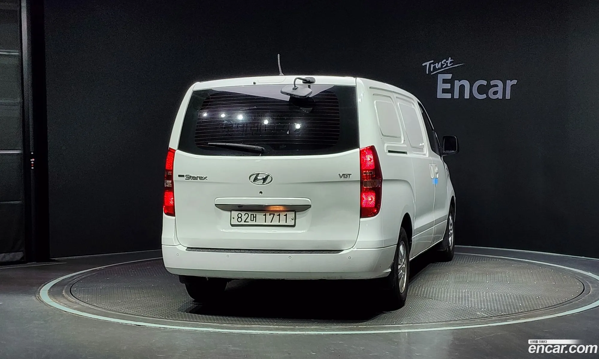 Hyundai Starex 3-Seater Van 2019 - фотография 11612852