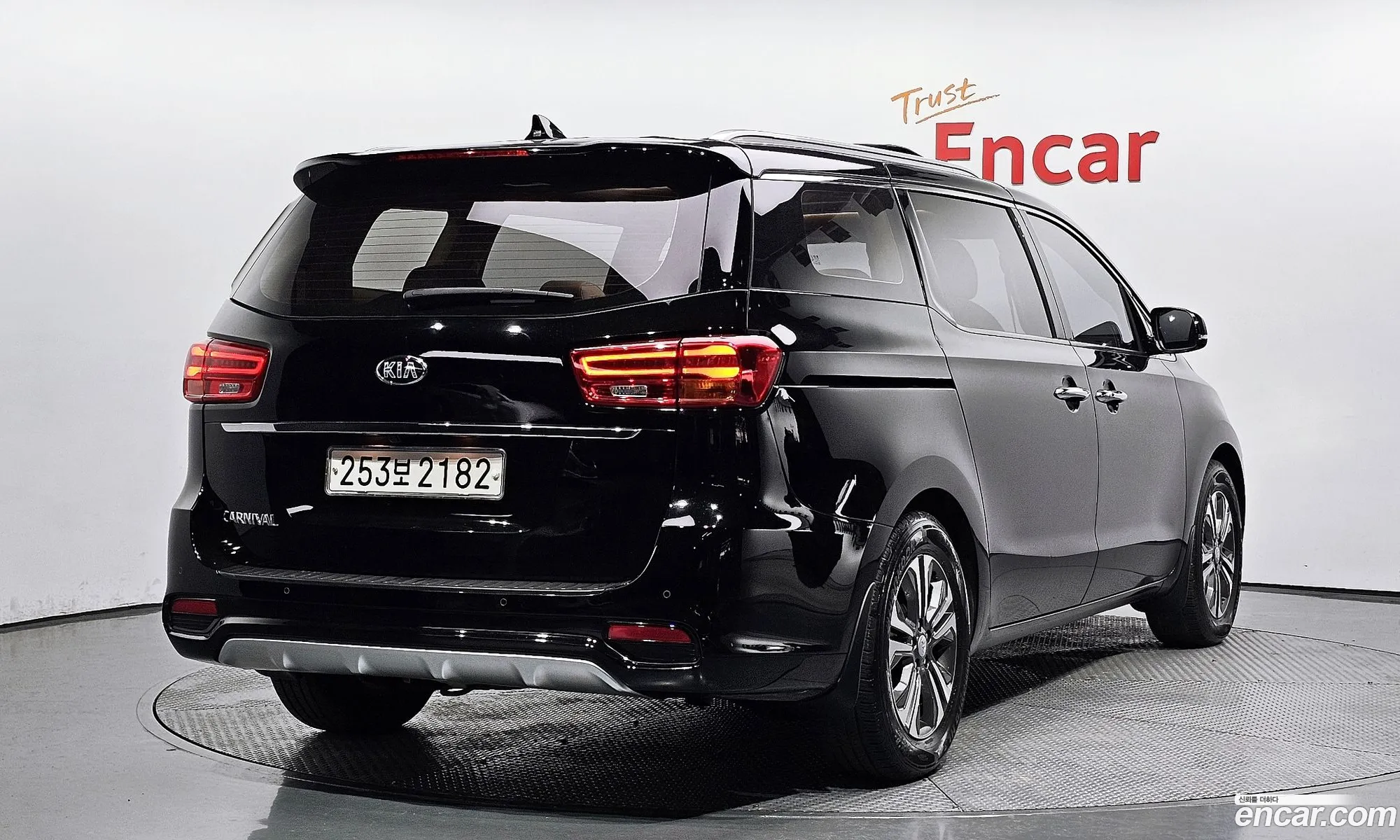 Kia Carnival Iii 9-Seater Luxury 2019 - фотография 18254597