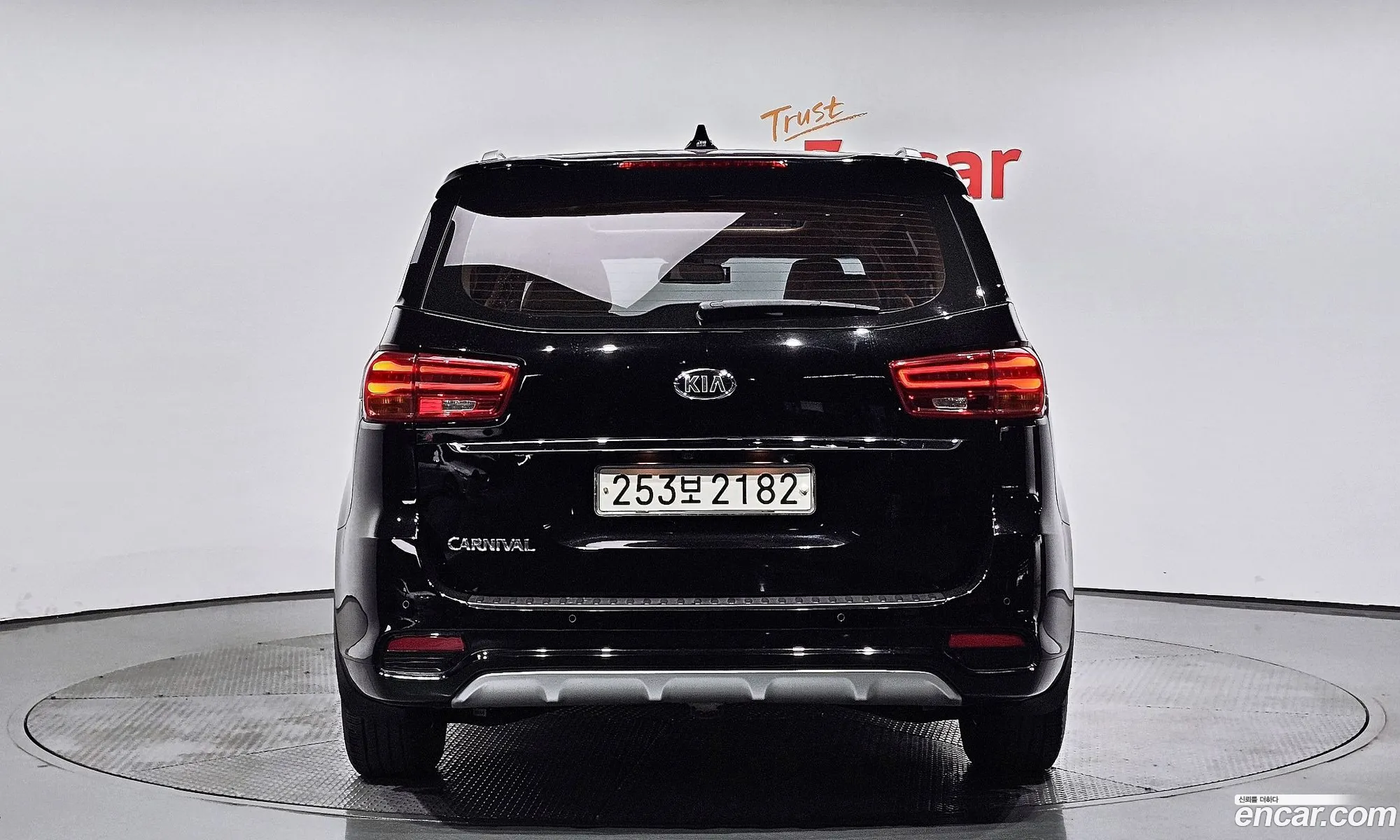 Kia Carnival Iii 9-Seater Luxury 2019 - фотография 18254599