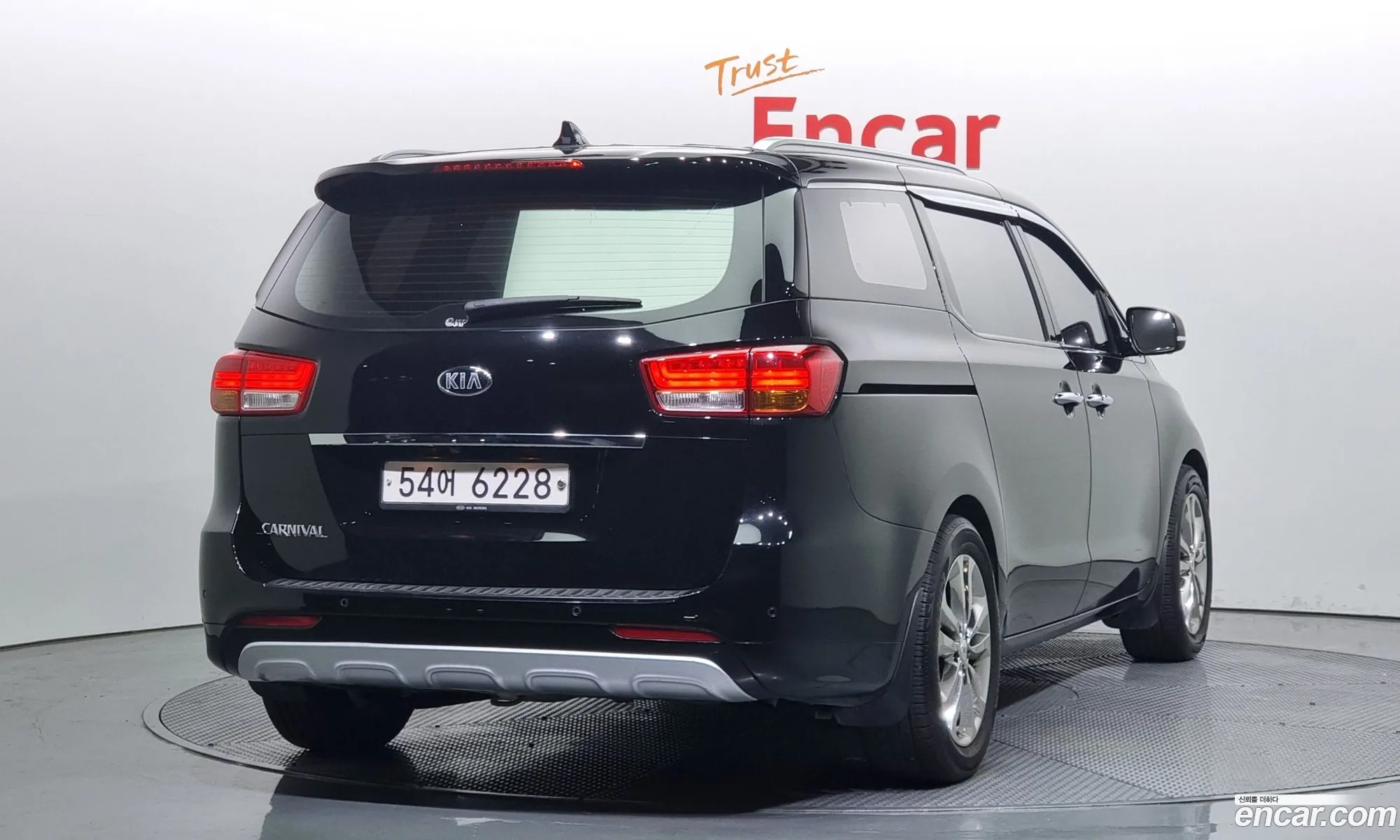 Kia Carnival 9-Seater Noblesse 2018 - фотография 14847441