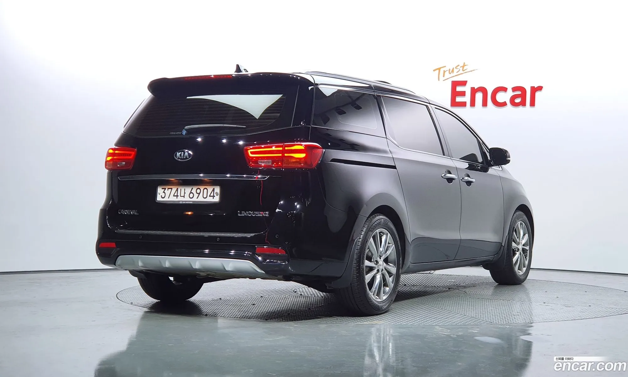 Kia Carnival Gasoline 7-Seater Limousine 2020 - фотография 15857206