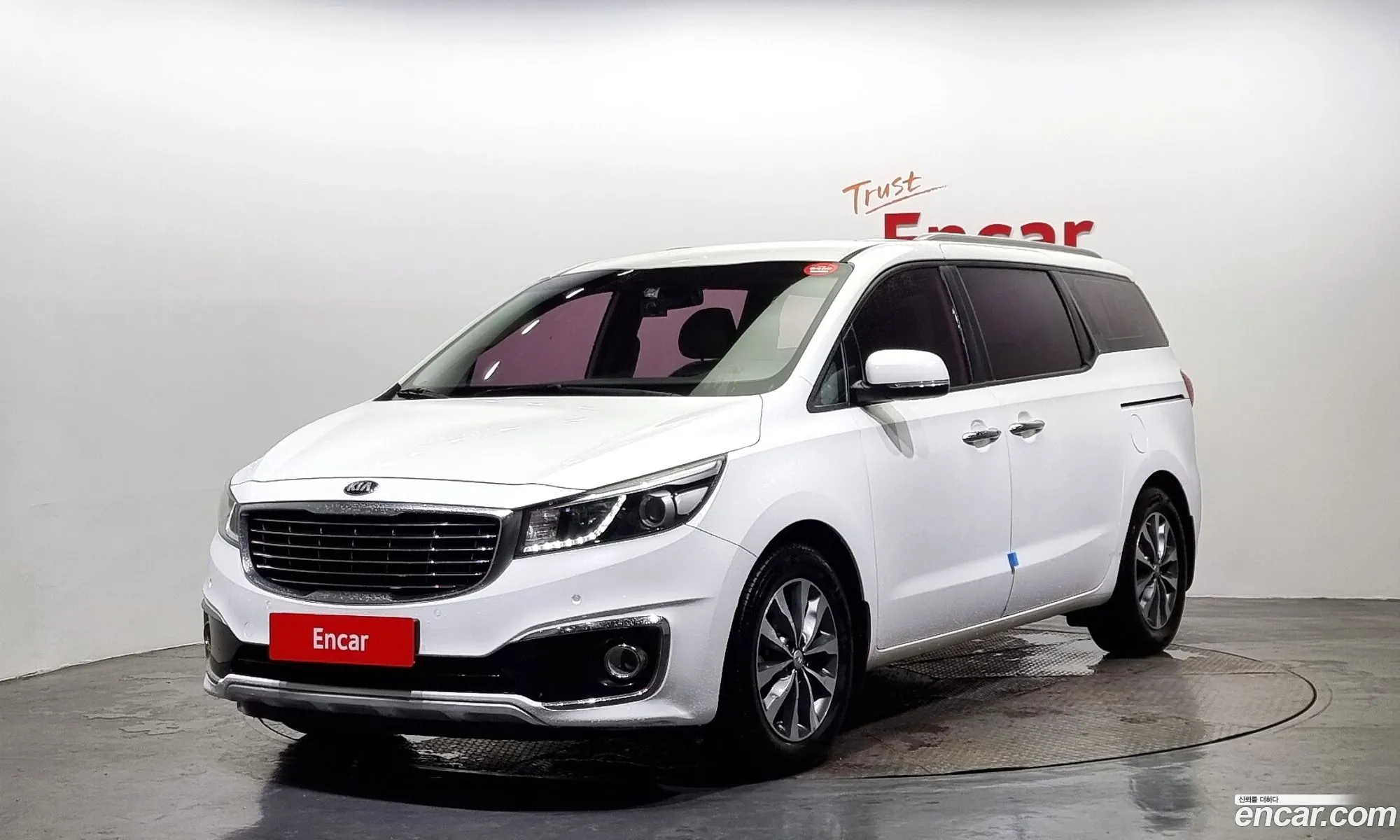 Kia Carnival 9-Seater Luxury 2017 - фотография 11353075