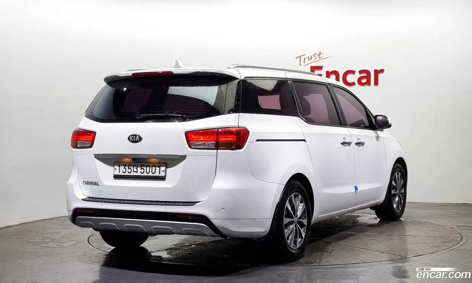 Kia Carnival 9-Seater Luxury 2017 - фотография 11353076