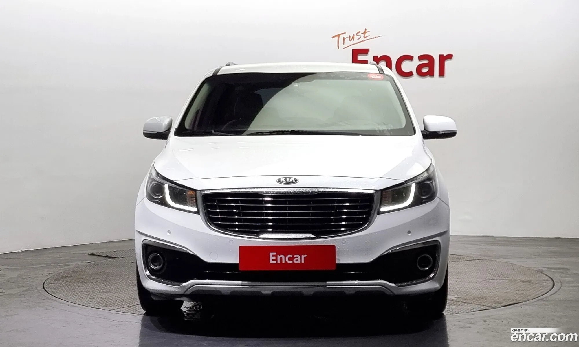Kia Carnival 9-Seater Luxury 2017 - фотография 11353077