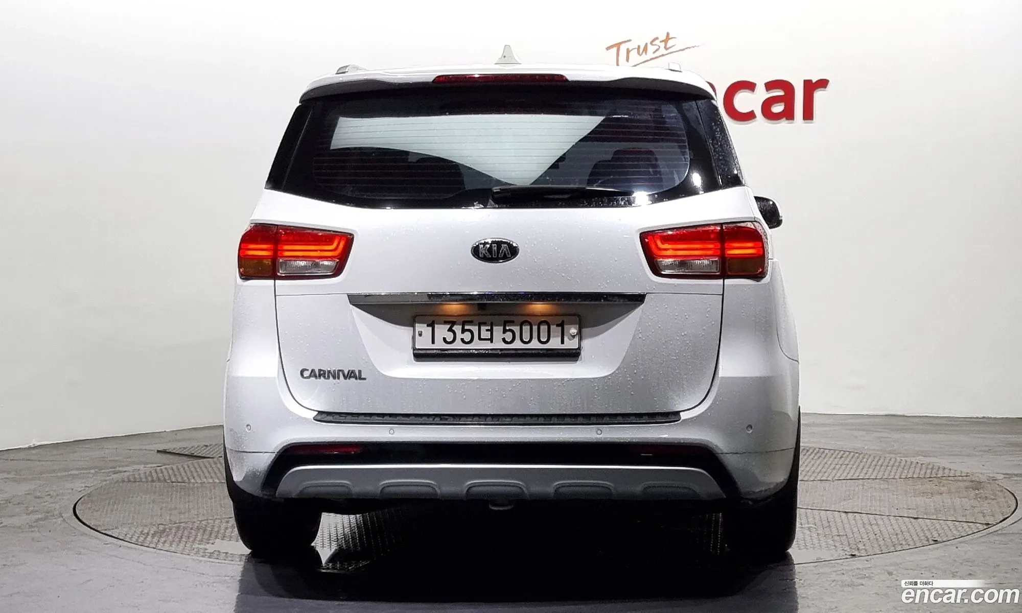 Kia Carnival 9-Seater Luxury 2017 - фотография 11353078