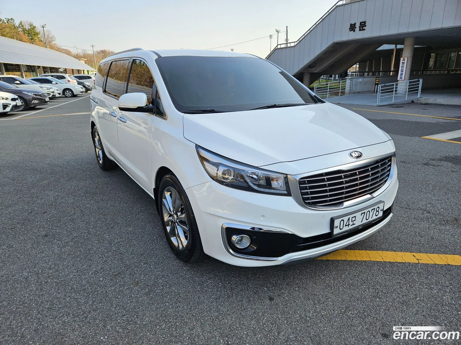 Kia Carnival 7-Seater Limousine 2018 - фотография 14748007