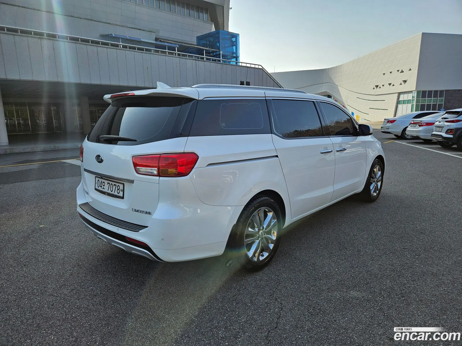 Kia Carnival 7-Seater Limousine 2018 - фотография 14748011