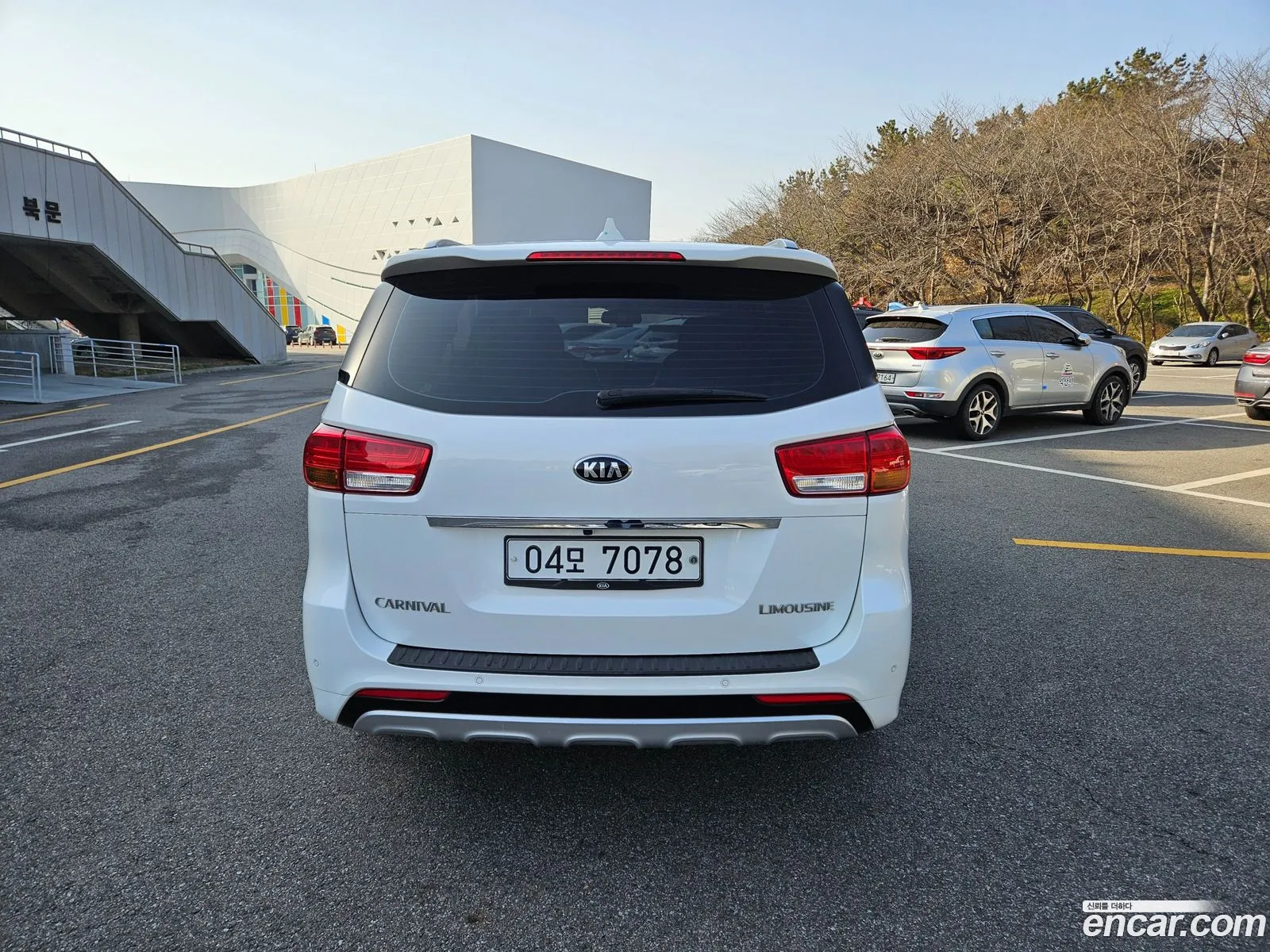 Kia Carnival 7-Seater Limousine 2018 - фотография 14748012
