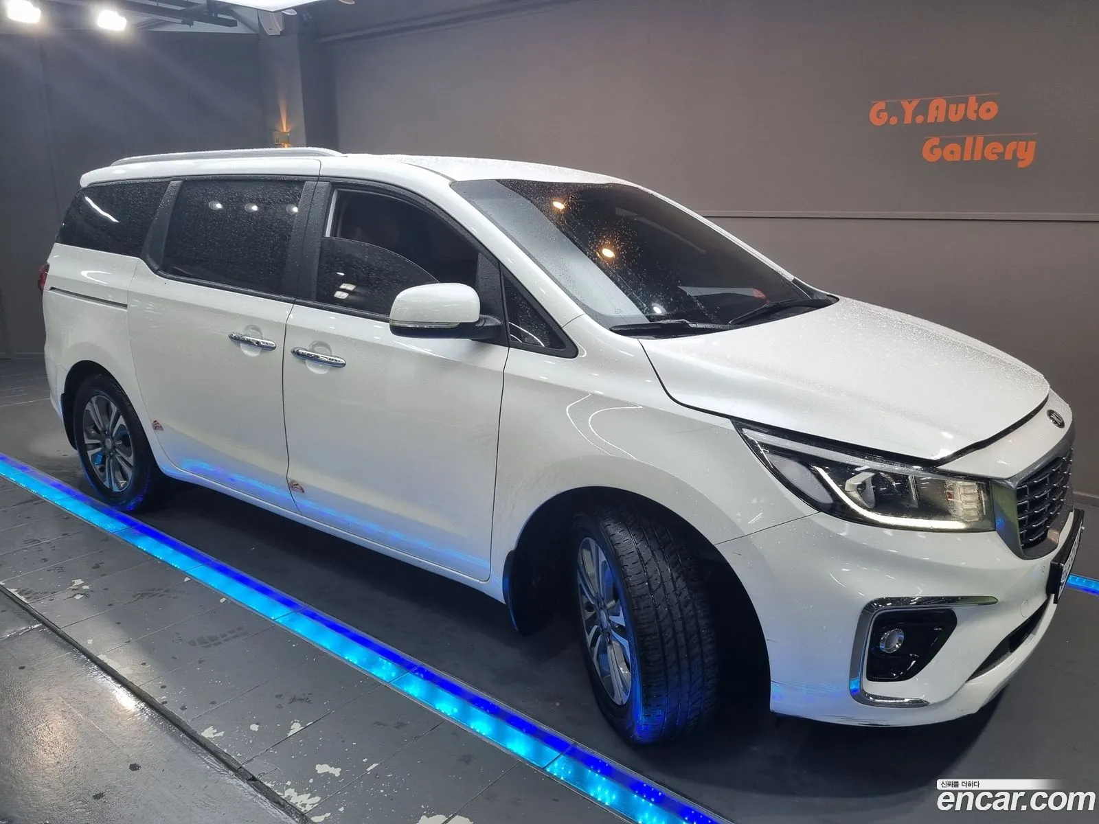 Kia Carnival 9-Seater Luxury 2020 - фотография 19650487