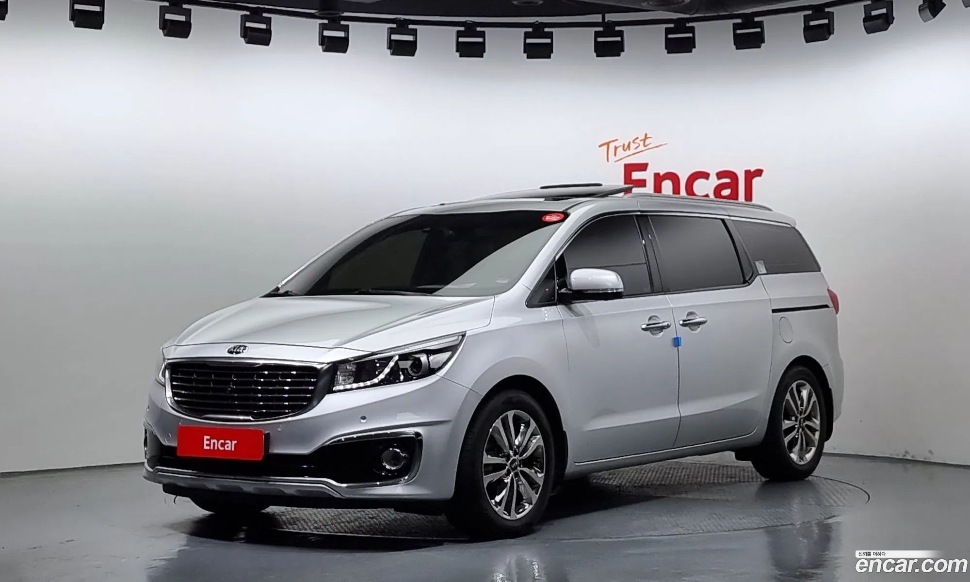 Kia Carnival 9-Seater Noblesse 2015 - фотография 19766825