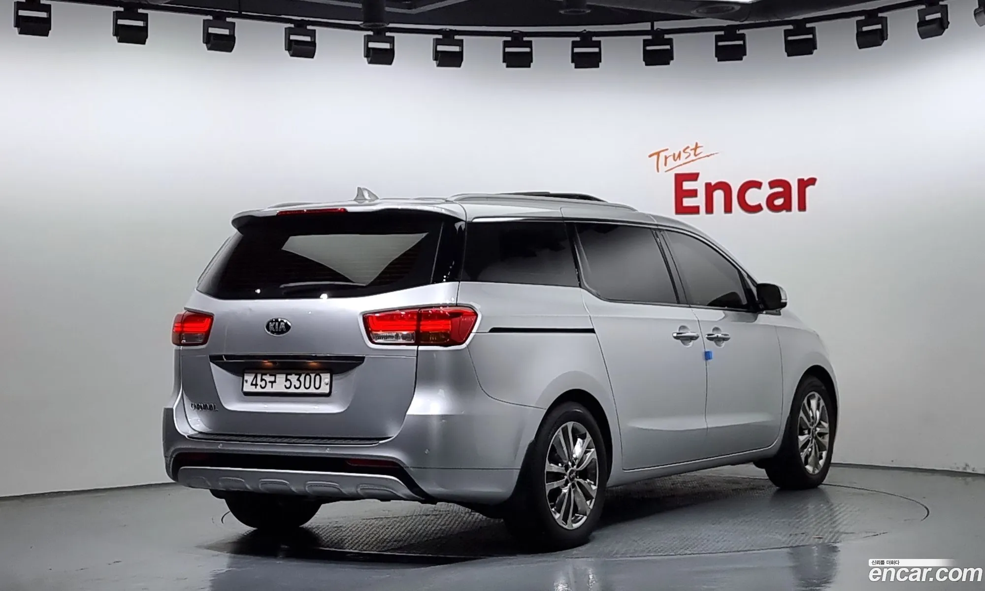 Kia Carnival 9-Seater Noblesse 2015 - фотография 19766826
