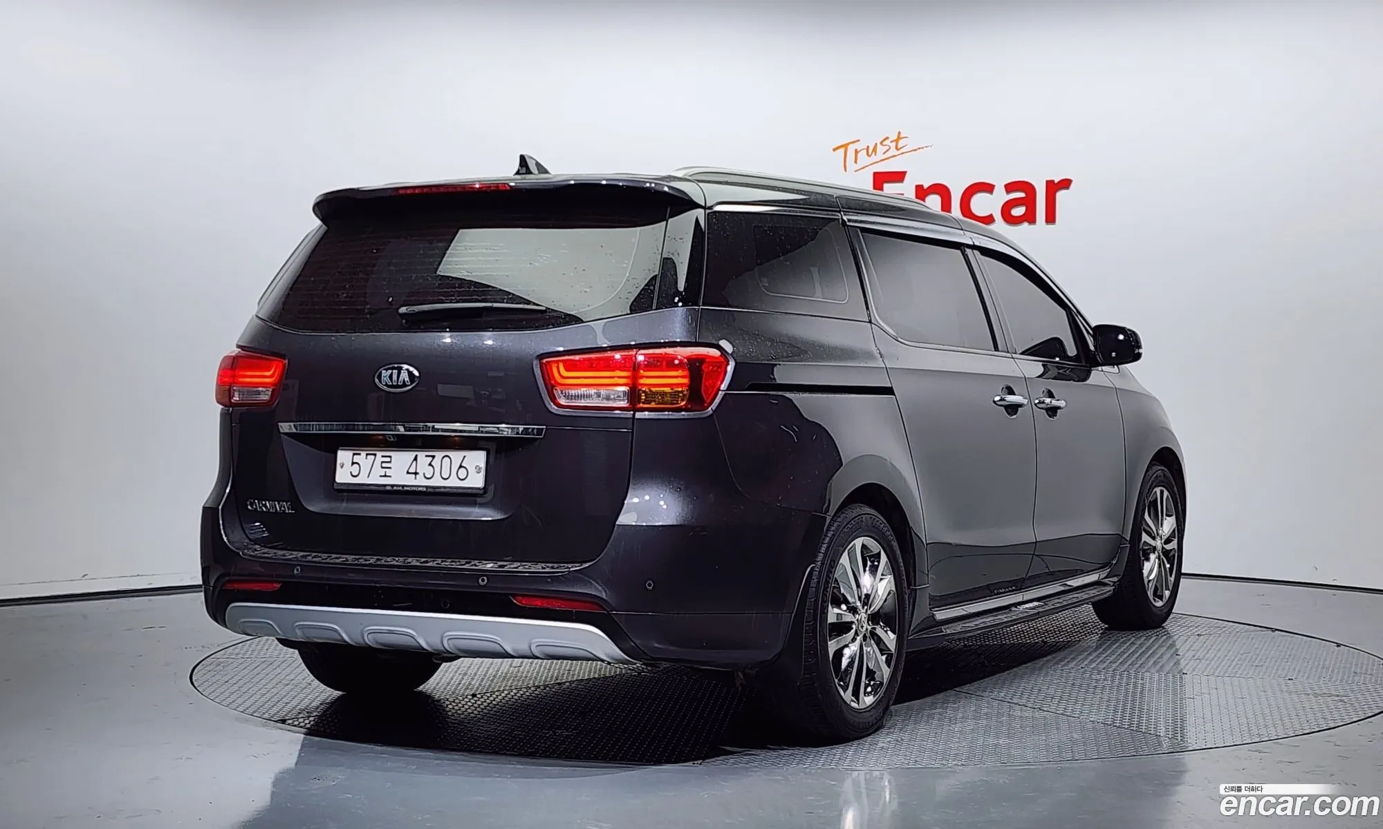 Kia Carnival 9-Seater Prestige 2017 - фотография 19510965