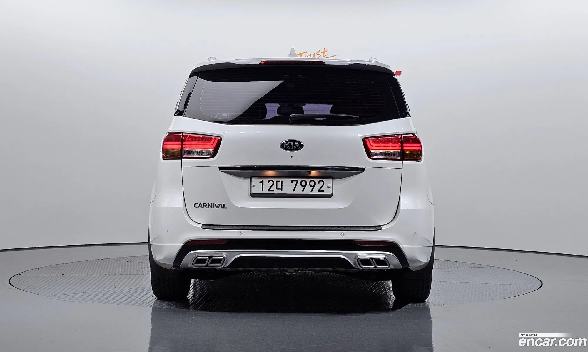 Kia Carnival 9-Seater Prestige 2015 - фотография 11190553