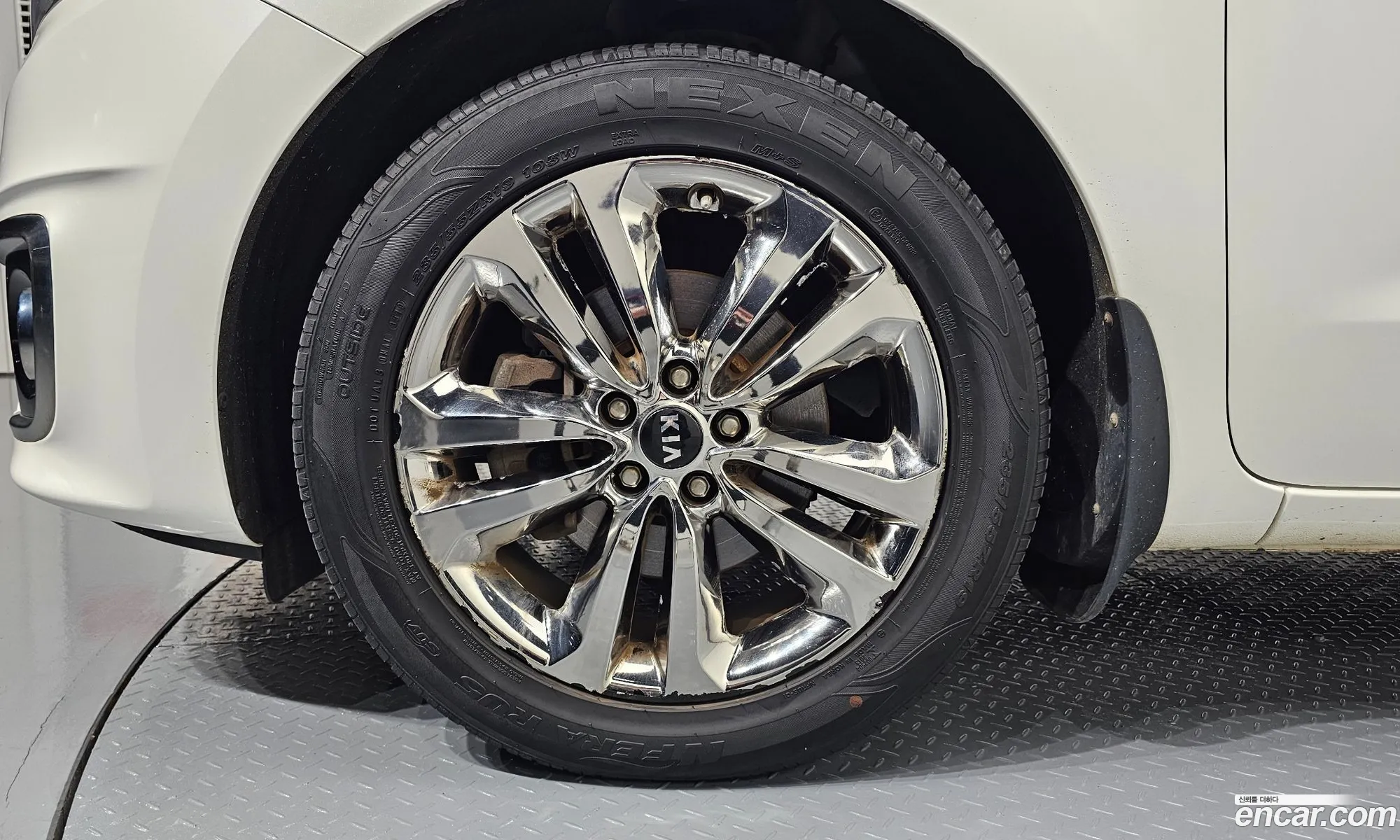 Kia Carnival 9-Seater Prestige 2015 - фотография 11190554