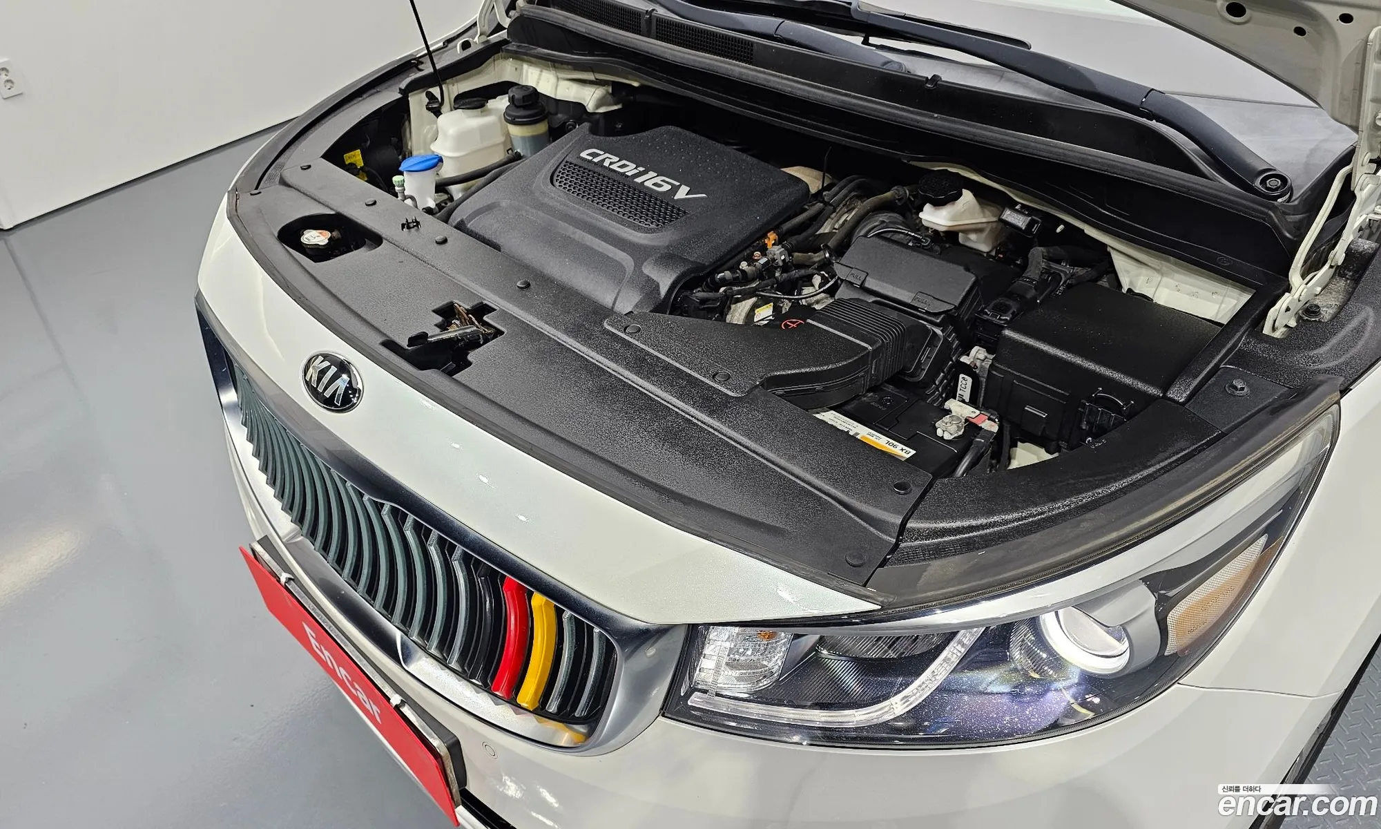 Kia Carnival 9-Seater Prestige 2015 - фотография 11190555