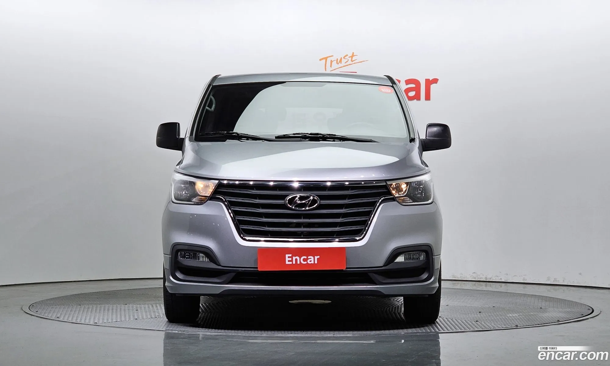 Hyundai Starex Wagon 12-Seater 2019 - фотография 15979309