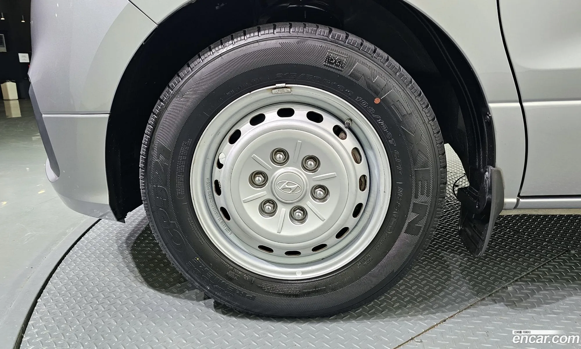 Hyundai Starex Wagon 12-Seater 2019 - фотография 15979311