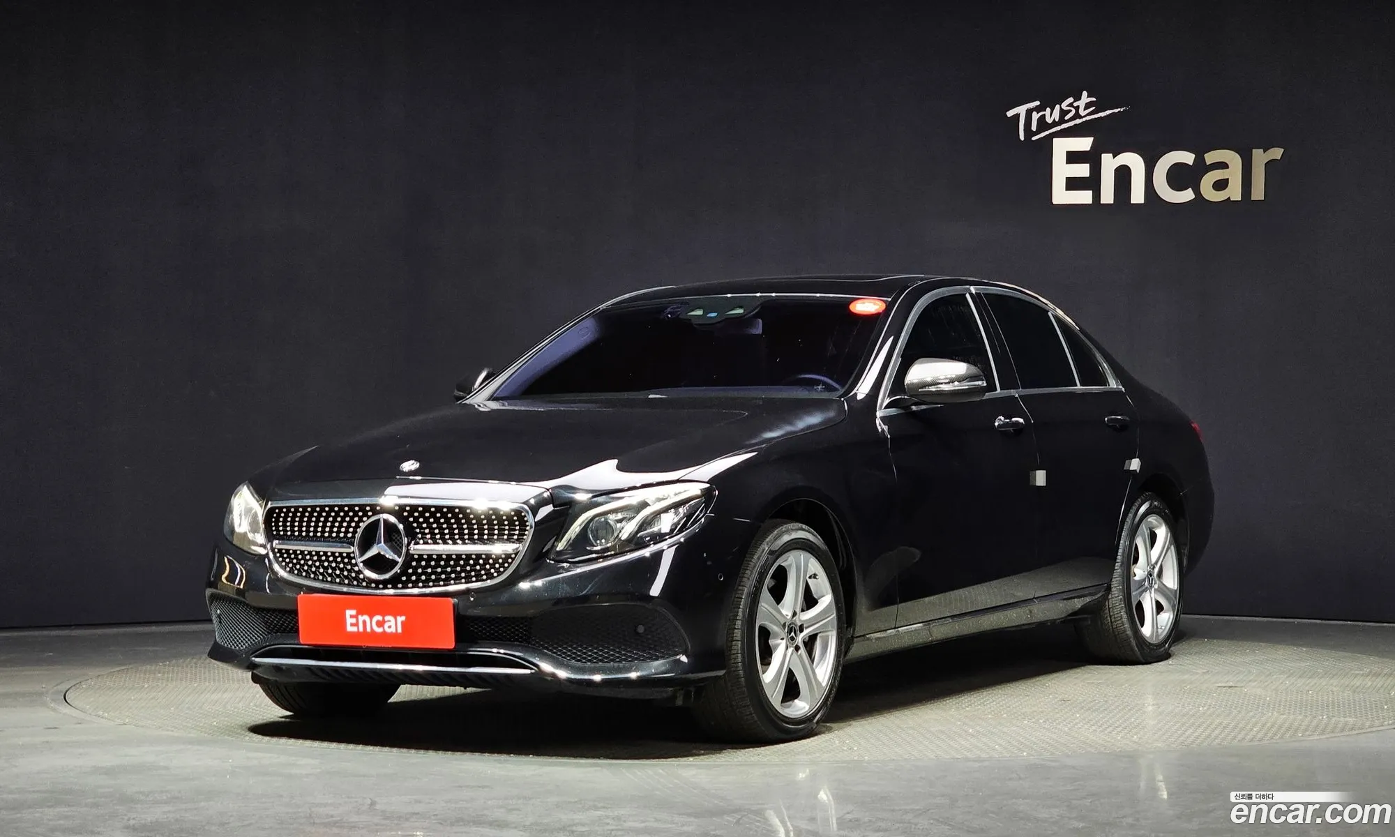 Benz E-Class W213 E220D 4Matic Avant Garde - фотография 12023611