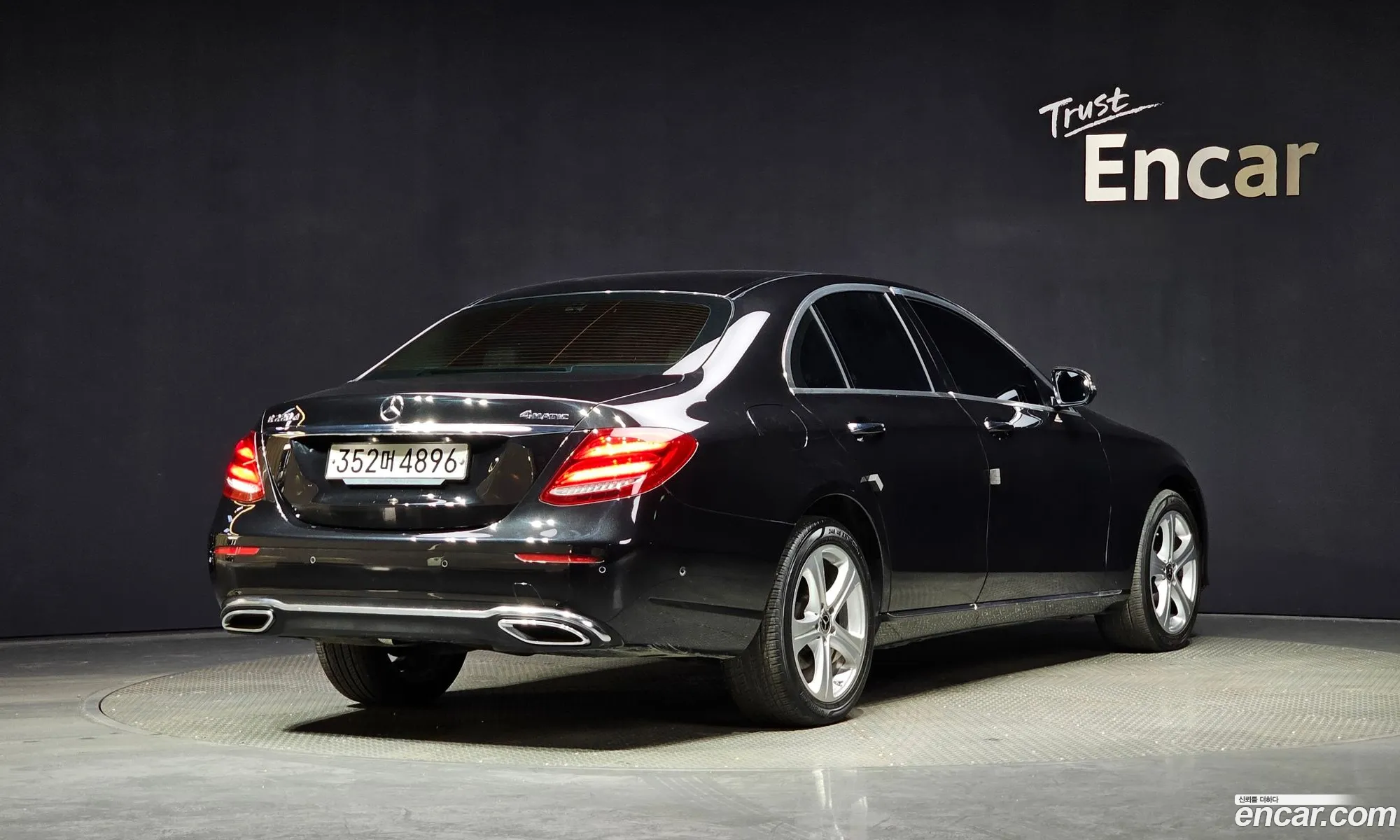 Benz E-Class W213 E220D 4Matic Avant Garde - фотография 12023612