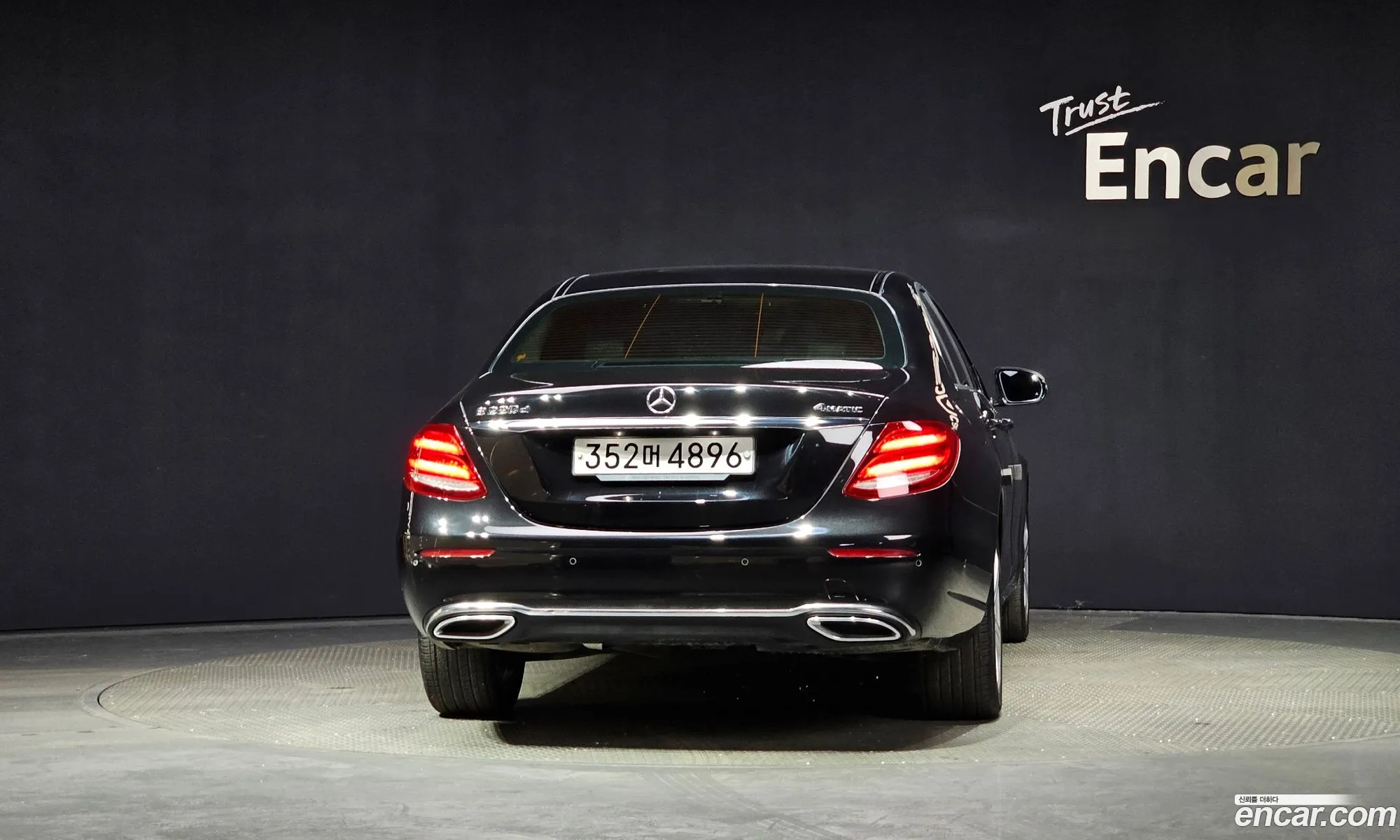 Benz E-Class W213 E220D 4Matic Avant Garde - фотография 12023614