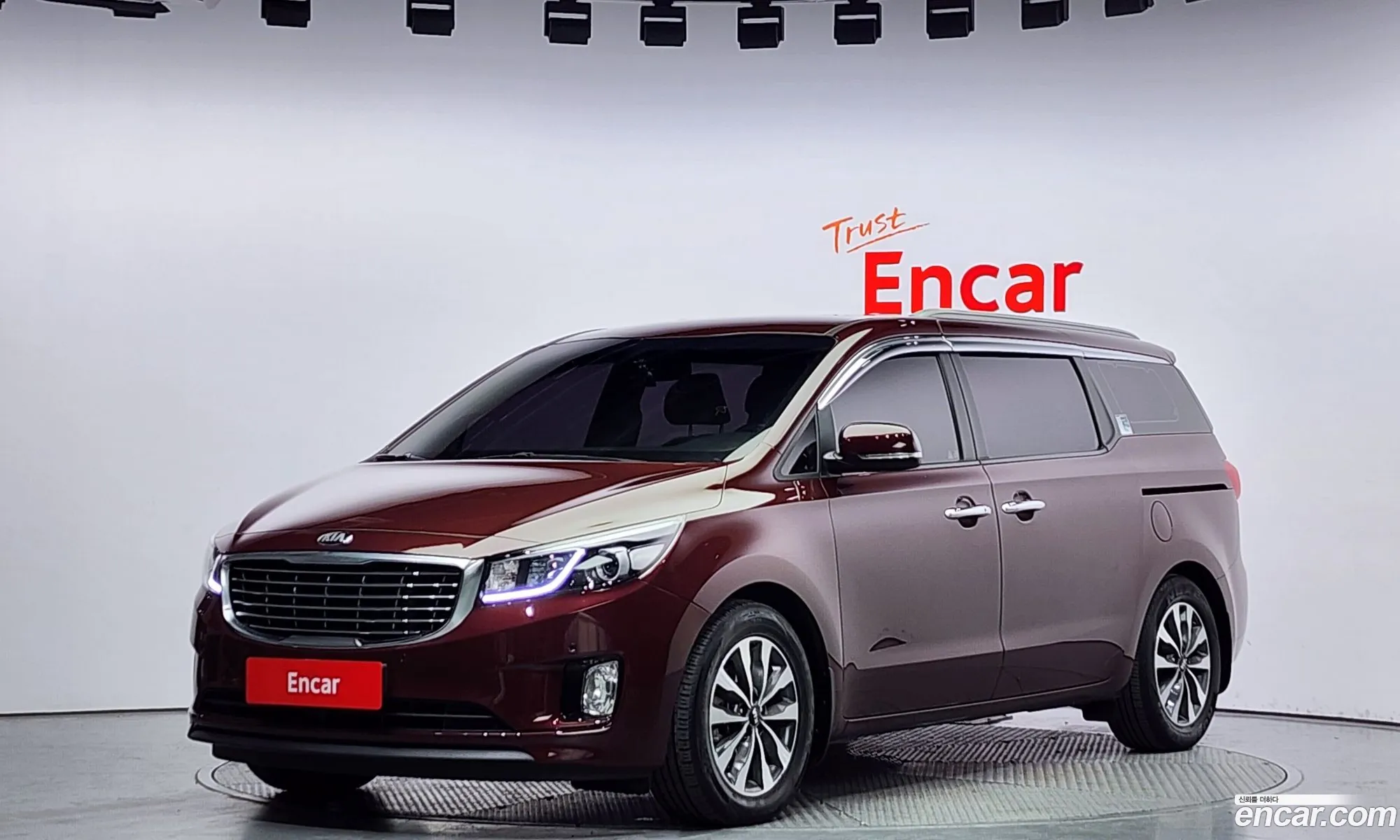 Kia Carnival 11-Seater Prestige 2015 - фотография 11301910