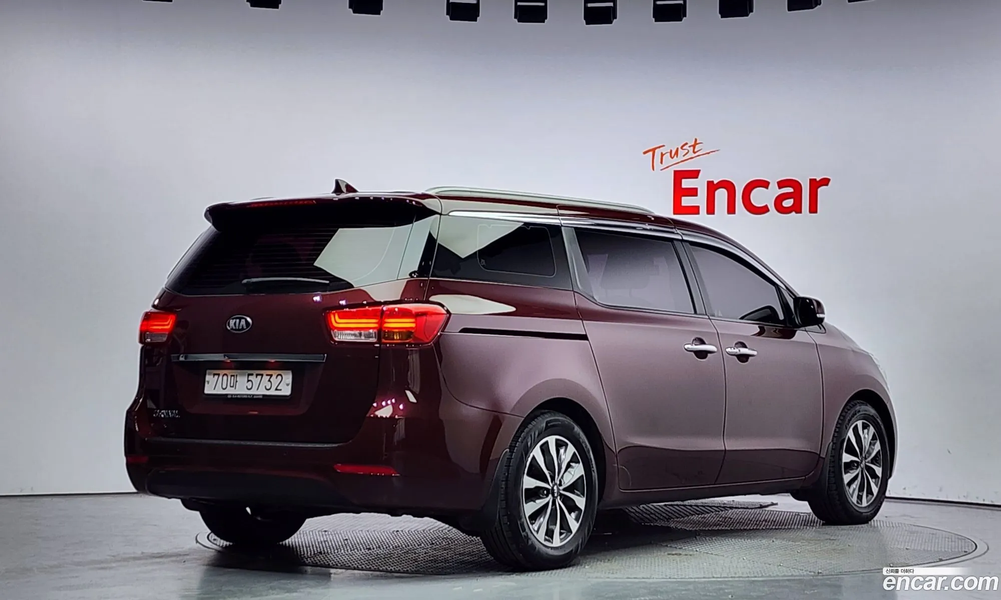 Kia Carnival 11-Seater Prestige 2015 - фотография 11301911