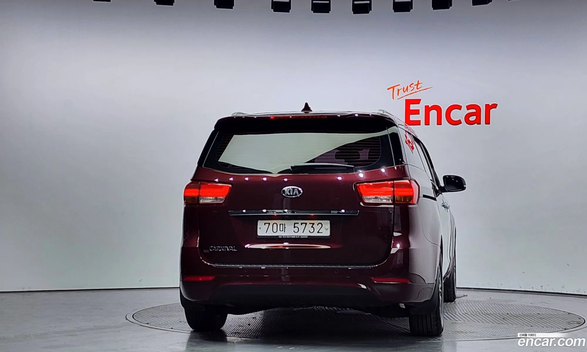 Kia Carnival 11-Seater Prestige 2015 - фотография 11301913