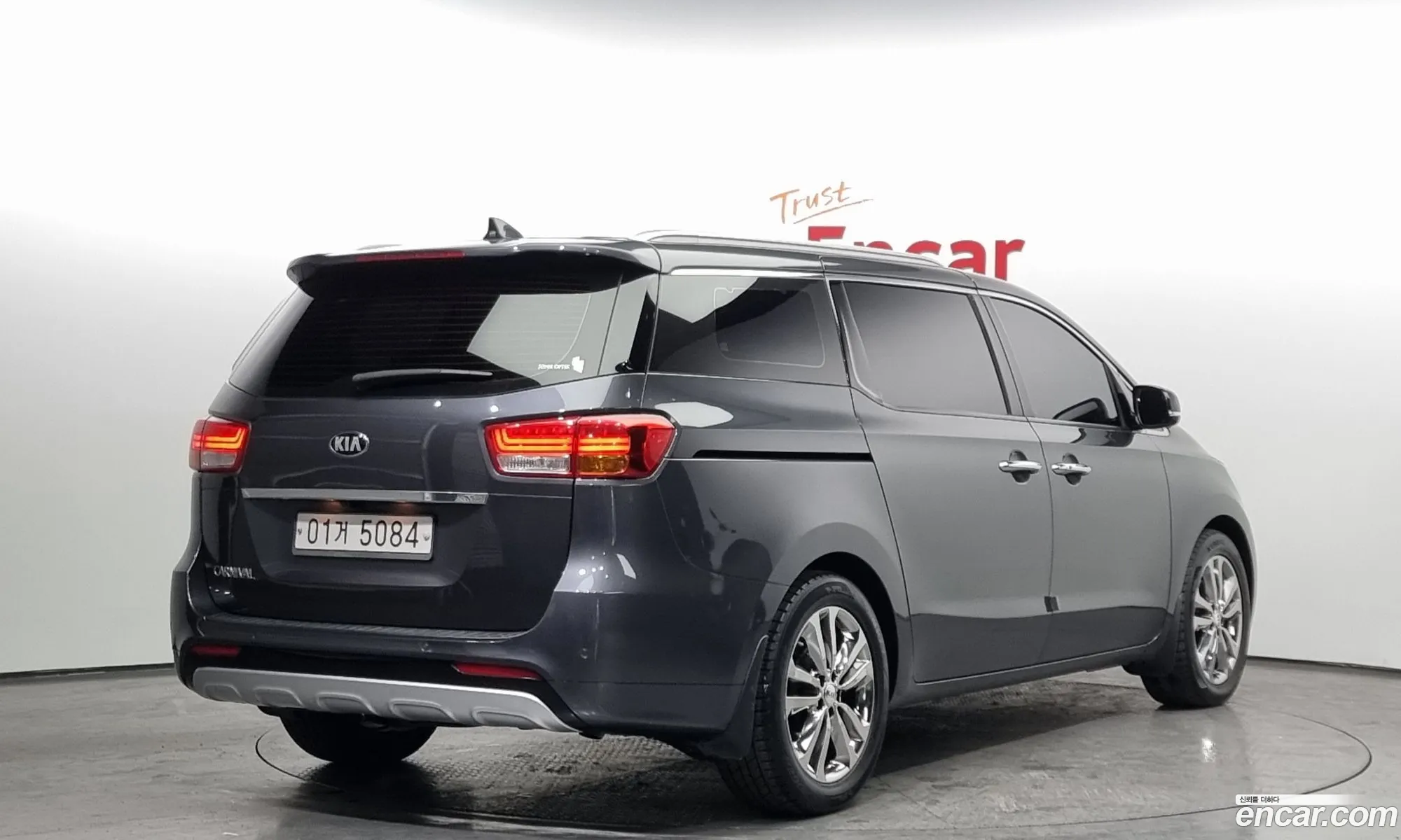 Kia Carnival 9-Seater Noblesse 2018 - фотография 15067628
