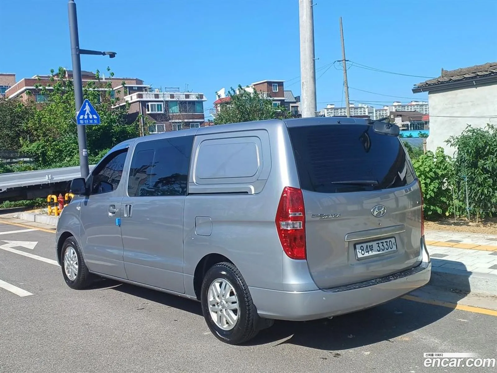 Hyundai Starex 5-Seater Van 2017 - фотография 12097158
