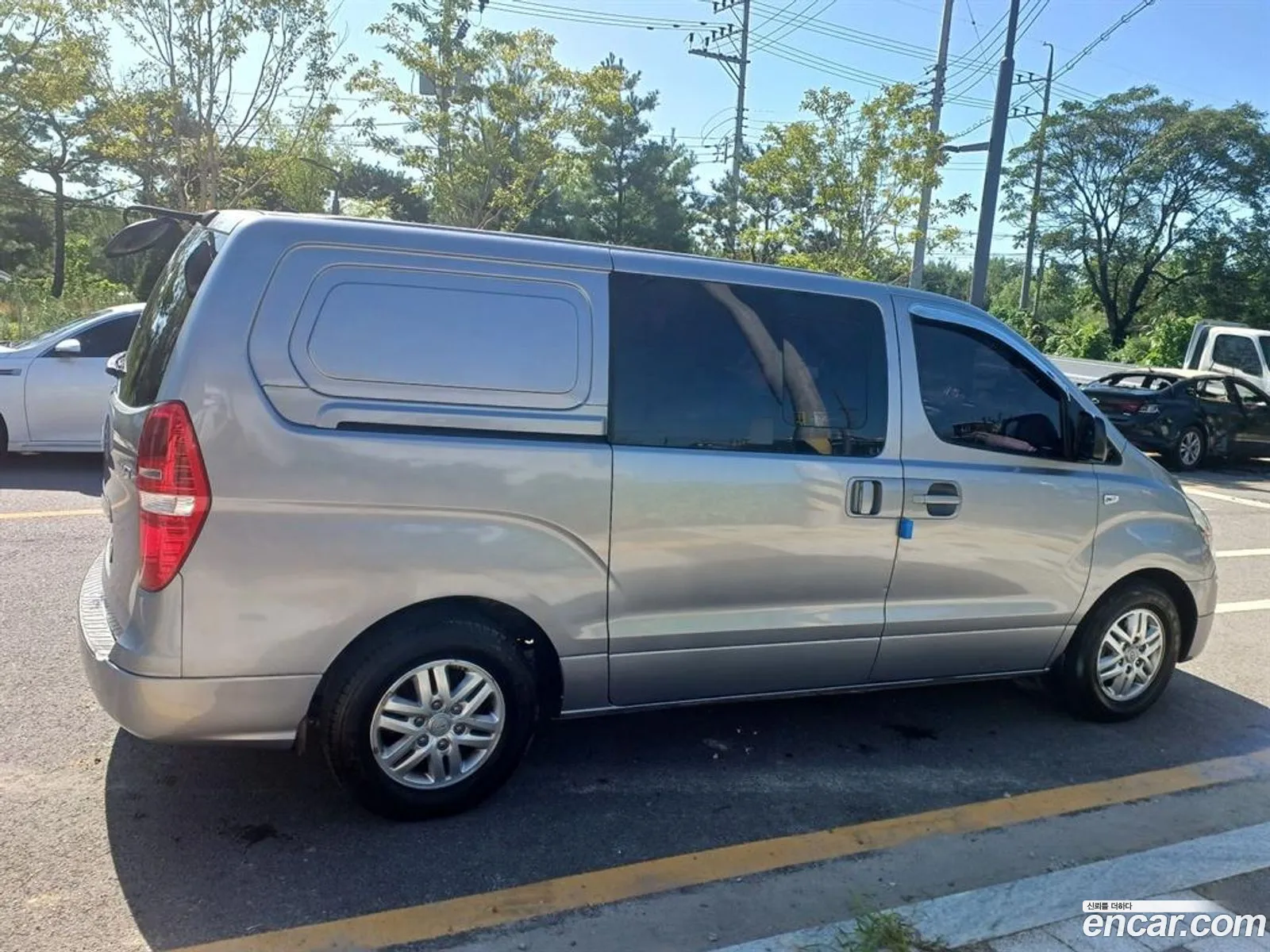 Hyundai Starex 5-Seater Van 2017 - фотография 12097159
